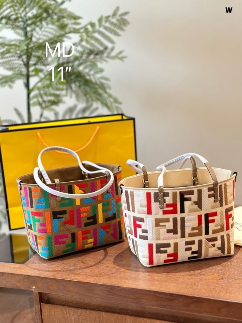 FENDI Small Roll shopper Bag / Fendi Bucket Bag @Chinese Valentine’s Day Limited Edition shopper กระเป๋าทรงบัคเก็ต ดีไซส์สวยหลากสี ในเทศกาลจีนวาเลนไทน์ โดดเด่นด้วยลายนูน FF เป็นเอกลักษณ์ที่ปักด้วยเส้นด้ายหลากสี