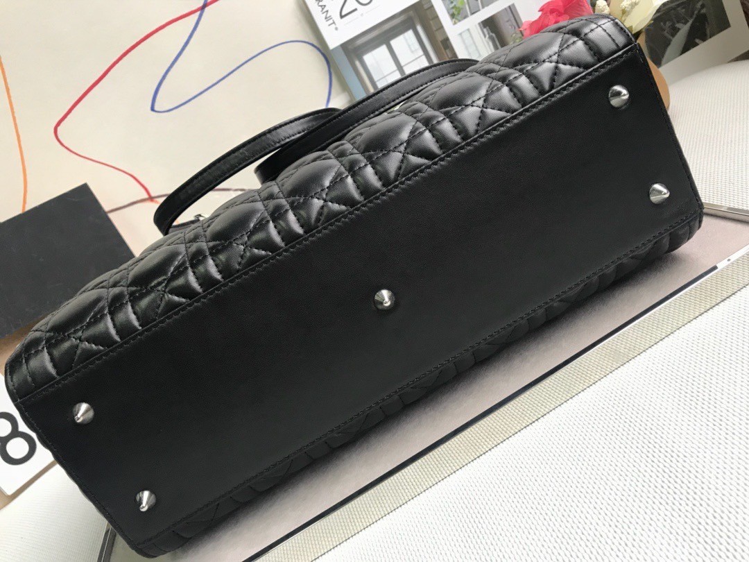 หนังแท้ LARGE LADY DIOR BAG Black Cannage Lambskin / Dior Lady Large พร้อมส่งที่ไทย งานหนังแท้ทั้งใบเกรดออริจินอล ภาพสินค้าถ่ายจากงานขายจริง ใช้งานต่างประเทศได้