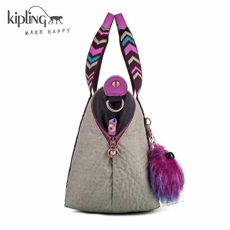 BEST SELLER! NEW! KIPLING ART TOTE BAG กระเป๋าถือหรือสะพายรุ่นใหม่ Special Limited Edition วัสดุ Nylon+Polyester 100% น้ำหนักเบาโดดเด่นที่สามารถรูดซิปมุมกระเป๋าเปลี่ยนทรงได้ไม่จำเจ มีหูหิ้วสะพายไหล่เเละสายยาว crossbody เลื่อนปรับระดับได้ มือจับหูหิ้วเป็นห