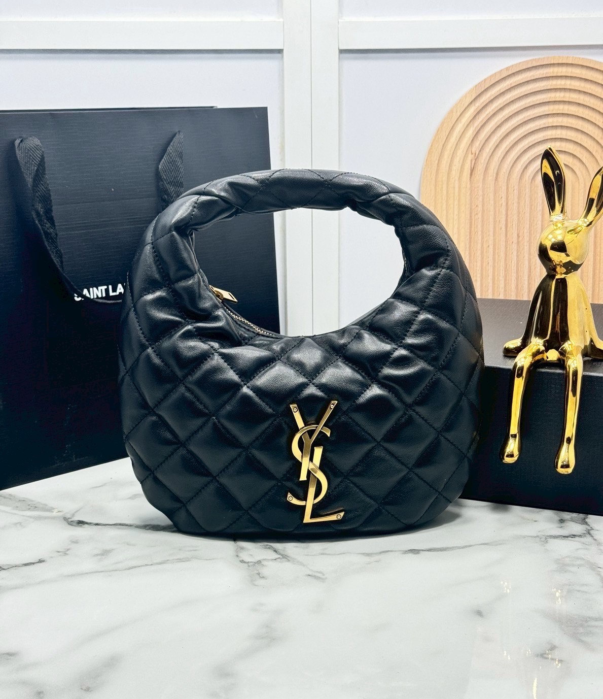 ORI หนังแท้ | YSL ICARINO in quilted nappa 25cm กระเป๋าถือ Icare รุ่นยอดนิยม ปรับไซส์ใช้งานง่าย ดีไซน์ทันสมัย น้ำหนักเบา เรียบหรู โดดเด่นด้วยโลโก้แบรนด์สีทอง