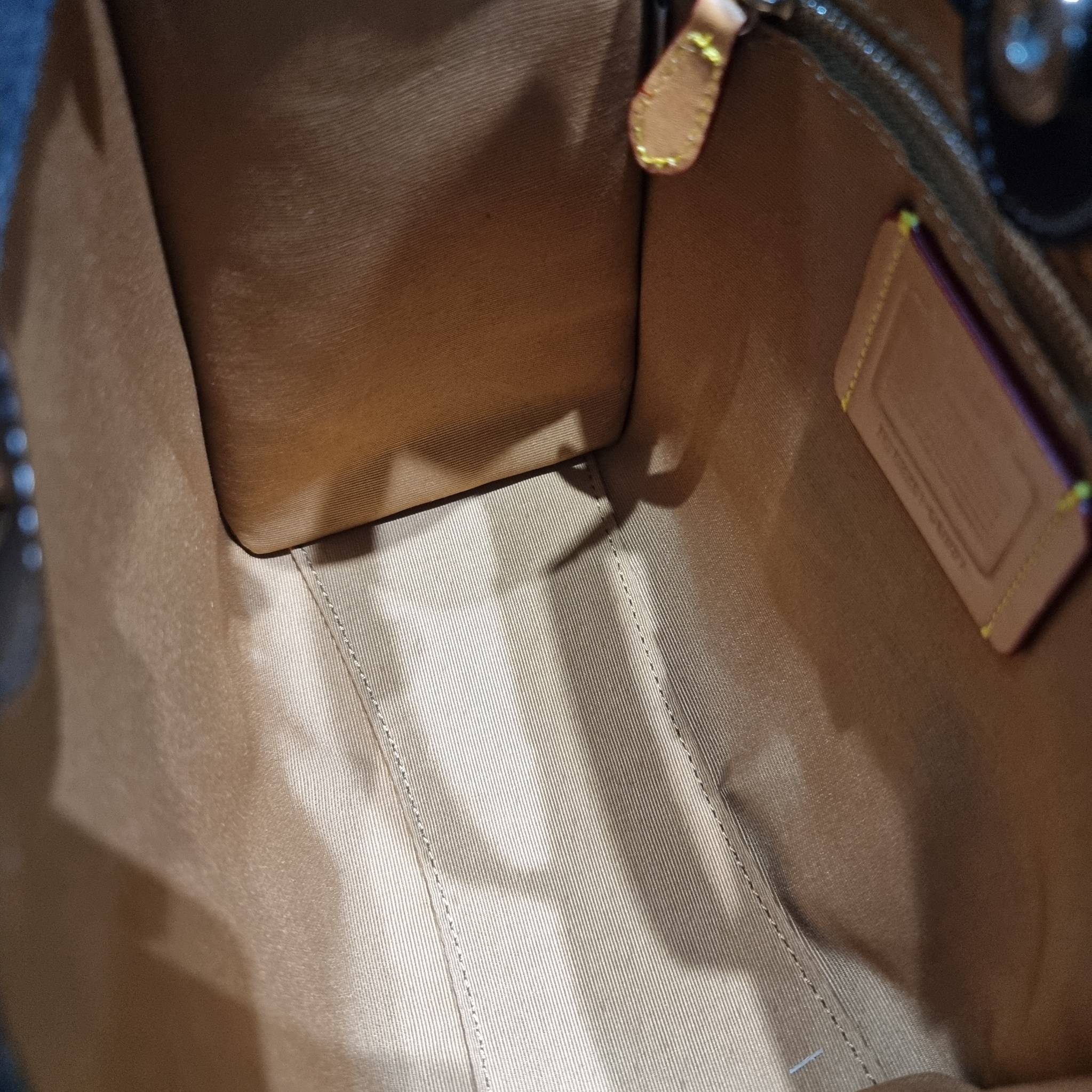 COACH CG091 FIELD TOTE 22 IN SIGNATURE DENIM คอลเลคชั่นใหม่ สีหายาก กับกระเป๋าทรงโท้ท ไซส์กำลังสวย ดีเทลปั๊มผิวเต็มใบ ดูดี มี texture