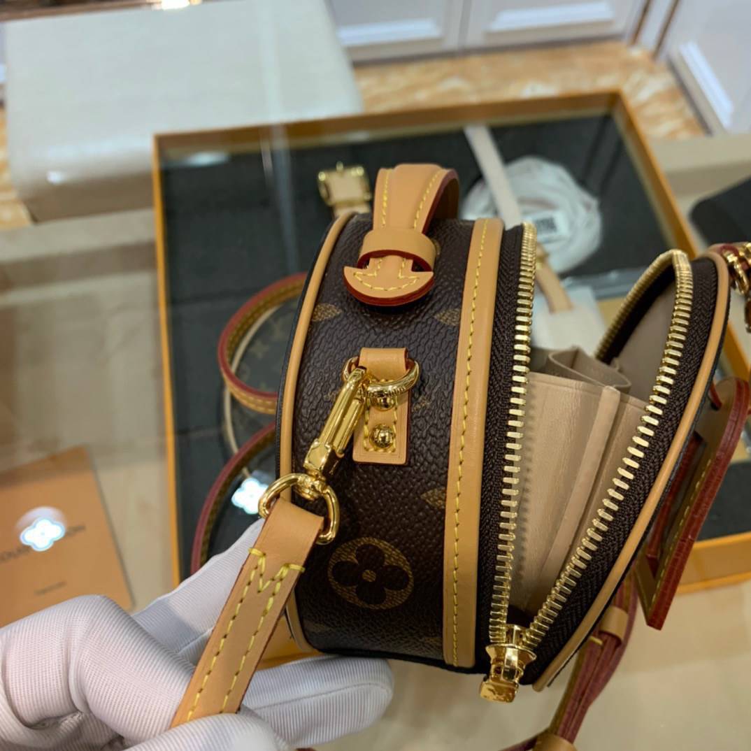หนังแท้ LOUIS VUITTON MINI BOITE CHAPEAU พร้อมส่งที่ไทย งานหนังแท้เกรดเทพออริจินอล ไปไหนก็ได้ทั่วโลก สวยมากกกก ภาพสินค้าถ่ายจากงานขายจริงค่ะ