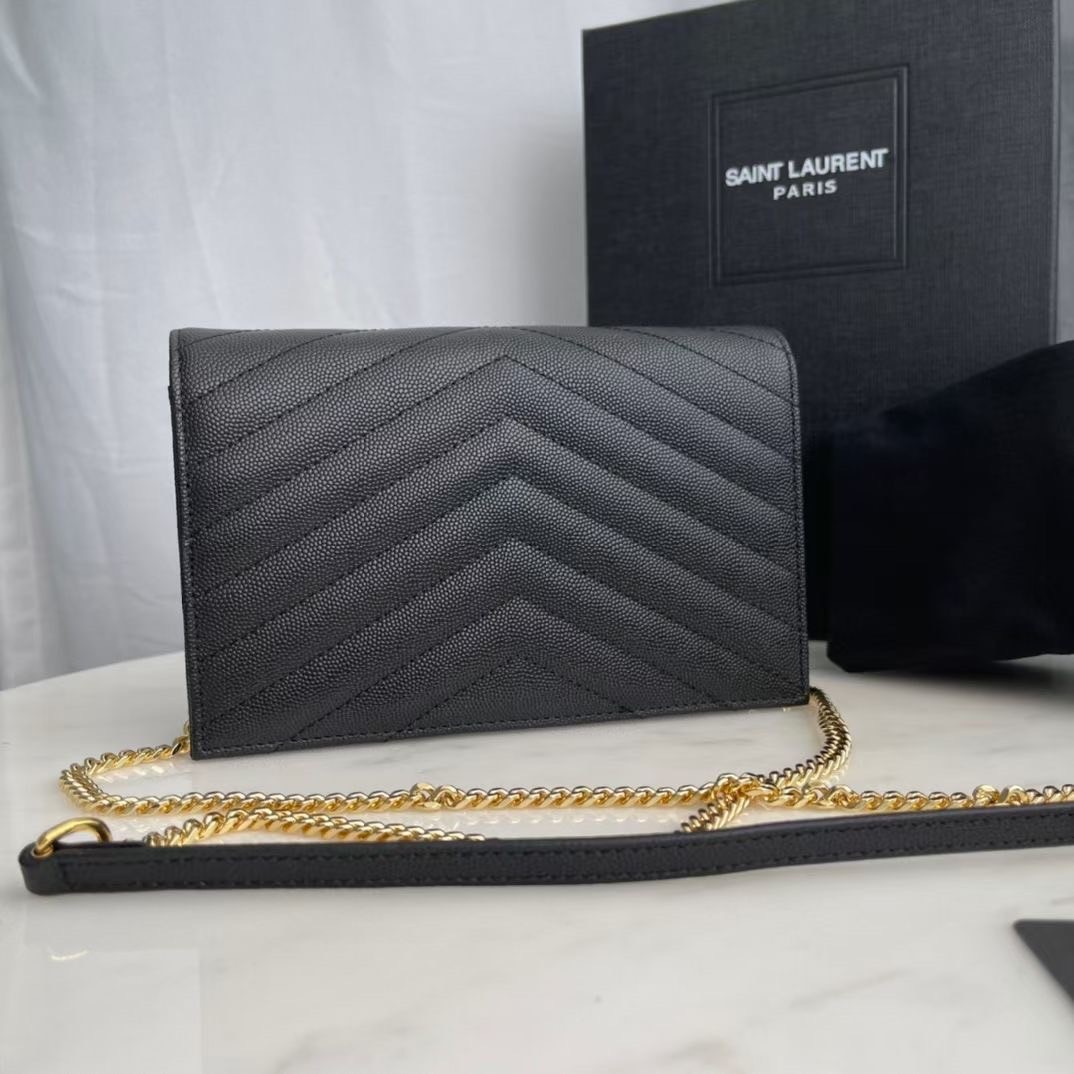 VIP 】หนังแท้ YSL Saint Laurent Envelope WOC 7.5” กระเป๋าเงิน wallet on chain ที่มาพร้อมสายสะพายแบบโซ่ ขนาด 7.5” หนังวัวติดโลโก้ YSL มีทั้งอะไหล่เงิน ทอง และดำ ด้านในมีช่องซิป และช่องใส่การ์ด 6 ช่อง เรียบหรู คลาสสิคมากๆ เลยค่ะ