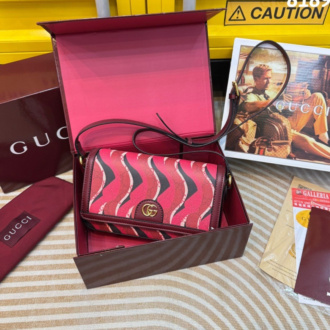 GUCCI Lunar New Year Printed super mini bag / GG Crossbody Bag กระเป๋าสะพายคอลใหม่ทรงสวยผู้ดี สีแดงขับผิวรับทรัพย์ ลวดลายรูปงูในตำนานเสริมความงดงามสวยหรูโดดเด่นอย่างลงตัว