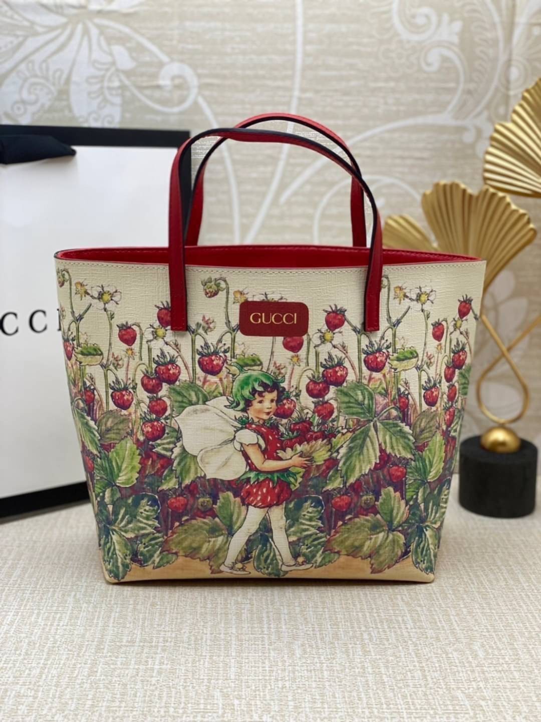GUCCI Children's tote bag with strawberry fairy print / Gucci kid tote เกรดออริจินอล วัสดุ Canas Supreme สีขาวงาช้าง ภาพสินค้าถ่ายจากงานขายจริงใช้งานต่างประเทศได้