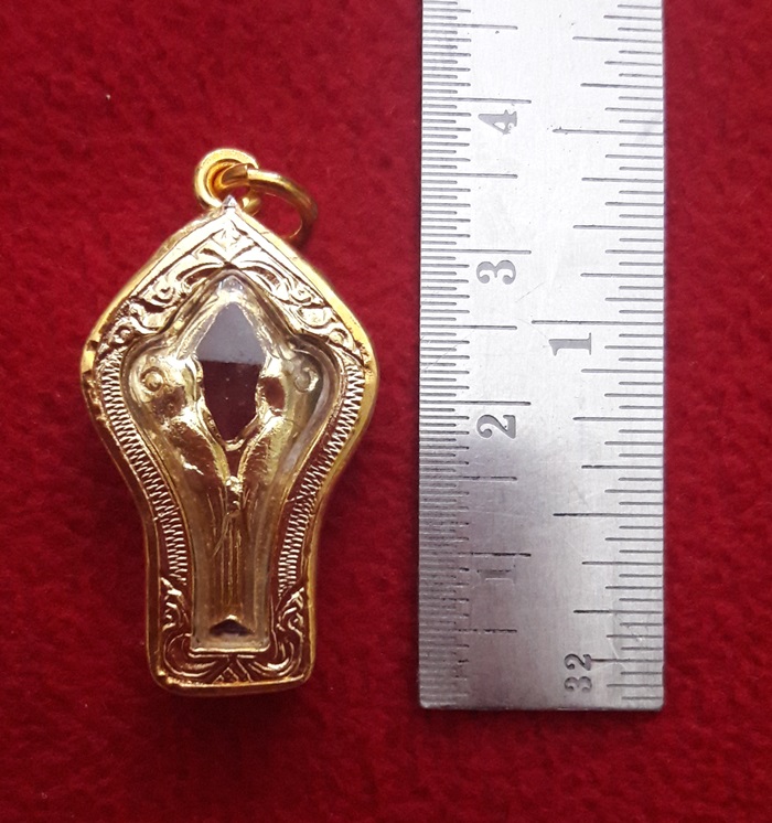 สินค้าหมดค่ะ จี้สาริกาลิ้นทอง เนื้อทอง เลี่ยมกรอบใหญ่ทองไมครอน พร้อมกล่องกำมะหยี่และใบคาถาค่ะ