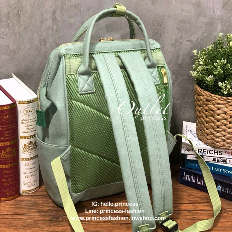 Anello polyurethane leather rucksack รุ่น Mini และ Classic กระเป๋าเป้จากแบรนด์เล็กๆมาสู่แบรนด์ดังทั้งในไทยและญี่ปุ่น วัสดุหนังpuแต่งลายหินอ่อนหนังนิ่ม กันน้ำได้ ภายในมีช่องเล็ก2ช่อง เปิดปิดด้วยซิปคู่ ปากกระเป๋าเป็นโครงสะดวกต่อการหยิบจับของภายใน ด้านข้างมี