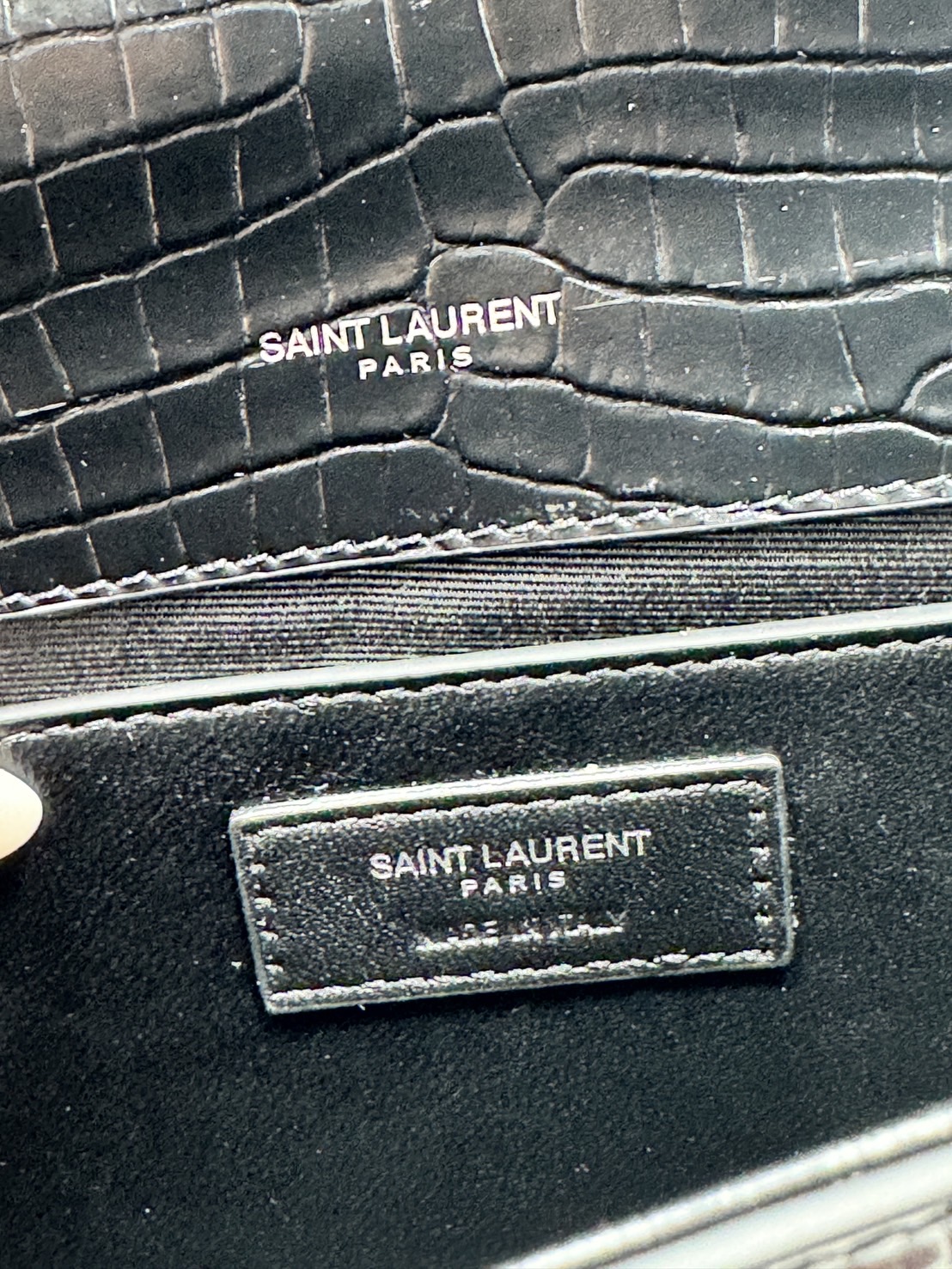 ORI หนังแท้ | 24cm Ysl Kate Croc Tassel Bag / YSL Woc Bag กระเป๋าสะพายทรง woc เรียบหรูดูแพงที่แท้จริง งานหนังลายจรเข้เต็มใบโดดเด่นด้วยโลโก้แบรนด์สุดหรู พร้อมพู่ห้อย รุ่นฮิตลอดกาลดูดีมีระดับ