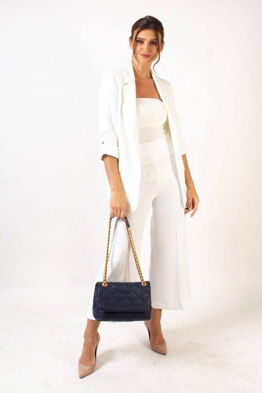 TORY BURCH FLEMING SOFT CONVERTIBLE SHOULDER BAG รุ่นหายากที่สาวๆตามหา มาพร้อมเสิร์ฟความสวยถึงบ้านไปเลยจ้า รอบนี้คัดสีสวยๆมาให้ได้ช้อปกันอย่างจุใจไปเลย กระเป๋าสะพายไหล่ หนังแท้นิ่มเต็มใบ สวยหรูดูแพง เปิด-ปิดด้วยตัวกดล็อคแน่นหนา สายสะพายในตัวปรับใช้ได้ 2 แ