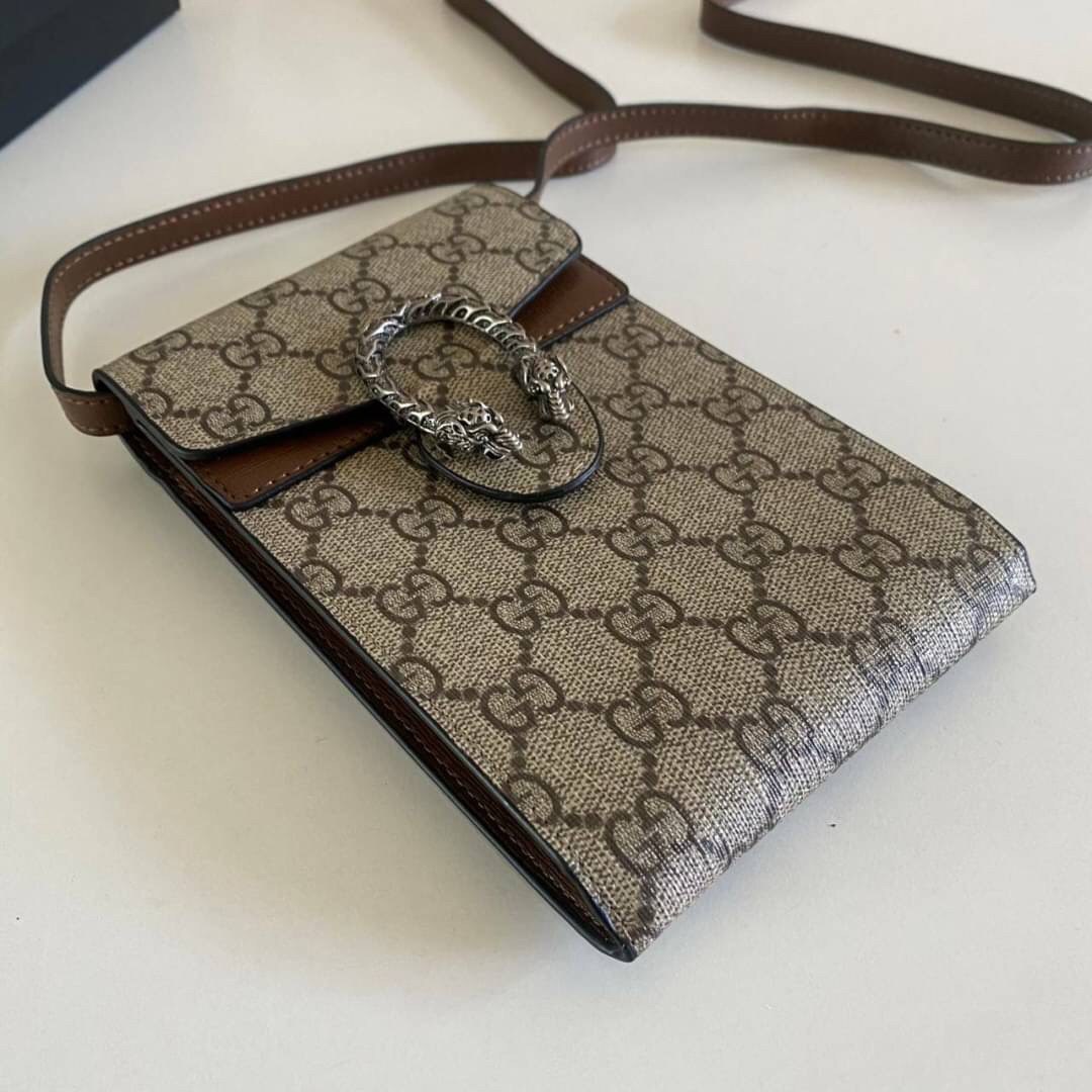 VIP GIFT 】GUCCI Dionysus mini phone bag พร้อมส่ง จัดมาให้แล้วนะจ๊ะ ใครหาอยู่มาทางนี้ได้เลย กระเป๋าใส่โทรศัพท์ ใส่กระเป๋าสตางค์ ใส่ลิปสติก ขนาดmini น่ารักมาก ด้วยความคลาสสิคเข้ากับรูปทรงที่ทันสมัย ไม่มีไม่ได้แล้วจร้า