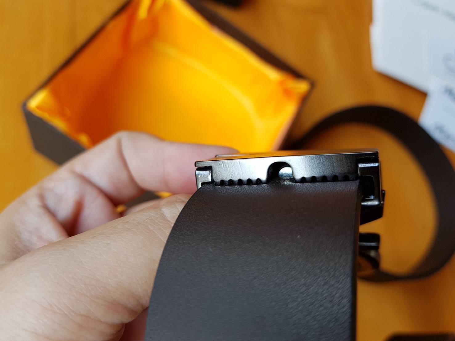 Calvin Klein Men's Belt Gift Set ชุดเข็มขัดสำหรับคุณผู้ชาย วัสดุหนังเรียบ นิ่ม คุณภาพดี ดีไซน์เรียบเท่ห์ หัวเข็มขัดดีไซน์ตัวอักษร CK สีรมดำ สายสลับใช้ได้ 2 ด้านไม่จำเจ 2 in 1ไม่ว่าจะแต่งกาย สไตล์ลำลองหรือทางการเอาอยู่ทุก look ค่ะ ราคาสุดคุ้ม มาพร้อมก