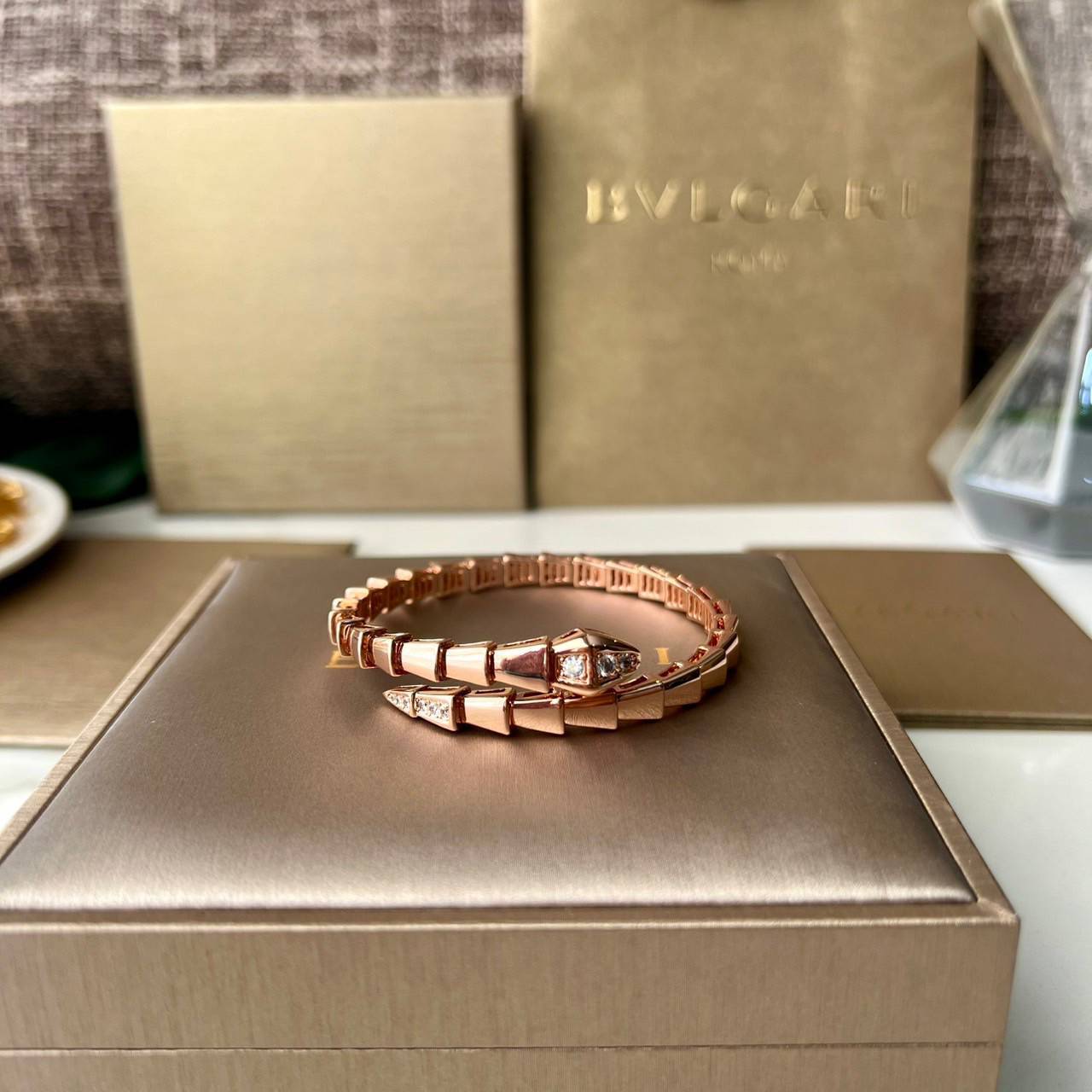 เกรดเทพ ORI | Bvlgari Bracelet 19-20cm คุณภาพงานประกวด เกรดดีสุดเอาใจสาวๆไปเลย โลหะเคลือบเงาสวยสมจริง ไม่ลอกไม่ดำ Full set box