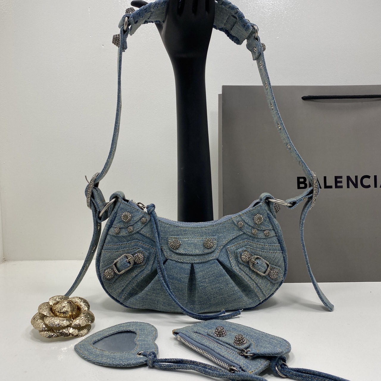 Balenciaga LE CAGOLE XS SHOULDER BAG GIRLY ALLOVER DENIM IN BLUE กระเป๋าสะพายรุ่นยอดนิยม สวยเท่ เกรดออริ 1:1 สลับแท้ ใช้งานต่างประเทศได้