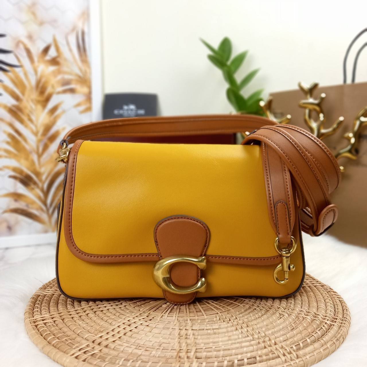 COACH SOFT TABBY SHOULDER BAG (C4823//C5261) กระเป๋าถือ กระเป๋าสะพาย ที่ใครๆก็เข้าถึงได้ หรูหรา คลาสสิค ลุคเรียบร้อย แต่ความสวยไม่น้อย! ดาเมจความลุคผู้ดีรุนแรงมาก!!เกินต้าน!!// วัสดุหนังแท้ทั้งใบ หนังเรียบ หนังนิ่มมากๆ อยู่ทรงสวยมากๆด้วย// ด้านในโล่งกว้าง