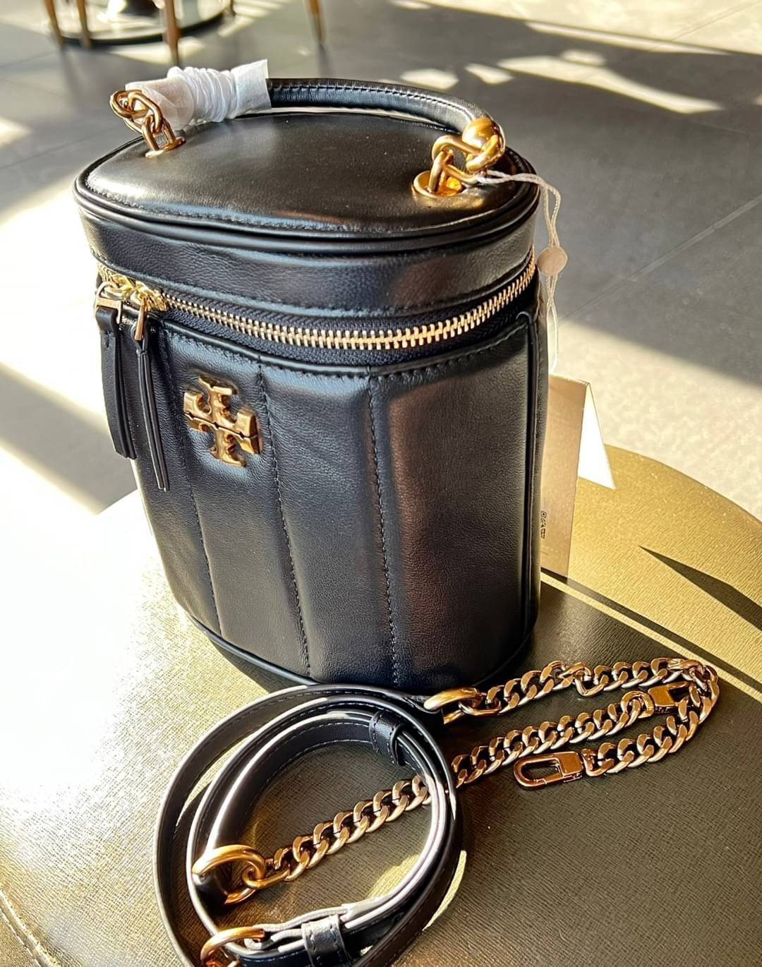 KIRA VANITY SHEEPSKIN / Tory Burch Kira Sheepskin Chain Messenger Handbag ((138999)) ที่สุดของความสวย ที่สุดของความLuxurious พร้อมส่งที่ไทย ล่าสุด! กับกระเป๋าหิ้วก็หรู สะพายข้างก็เริ่ด