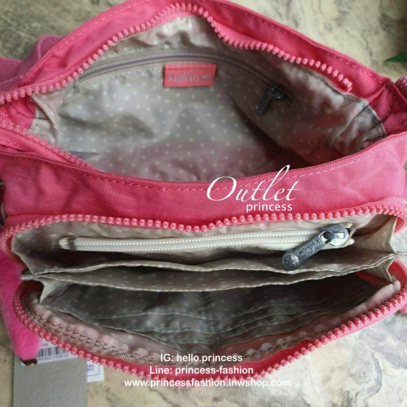 Kipling milos crossbody bag (K13696) กระเป๋าสะพายข้าง crossbody ขนาดกำลังดี มี 2 สาย สายสะพายสั้น ถือเป็นทรงพอรช์(pochette)ถอดเปลี่ยนสลับกับสายยาวได้ มีช่องซิปใช้งาน3ช่อง 2ช่องใหญ่ภายในมีเล็กแยกเป็นสัดส่วน ใส่มินิไอแพค กระเป๋าสตางค์ยาวได้ ด้านหน้ามีช่องซิ