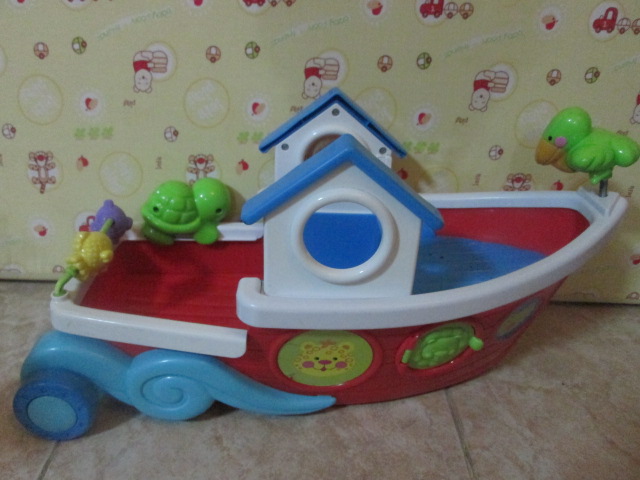 Fisher Price Amazing Animals Roll-Along Musical Ark/Boat ของเล่นมือสอง (ลำใหญ่ มีเสียงค่ะ)