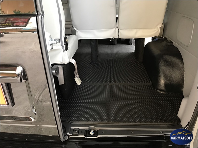 ยางปูพื้นรถยนต์MG V80 พรมลายกระดุมเม็ดเล็กpvc สีดำ เข้ารูป