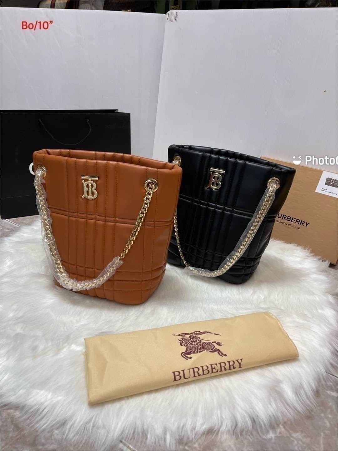 BURBERRY Quilted Leather Small Lola Bucket Bag / BURBERRY FRAGRANCES BAG กระเป๋าทรงโท้ทหนังนิ่มสวยหรูดูดี ภายในโล่งกว้างใส่ของได้เยอะ