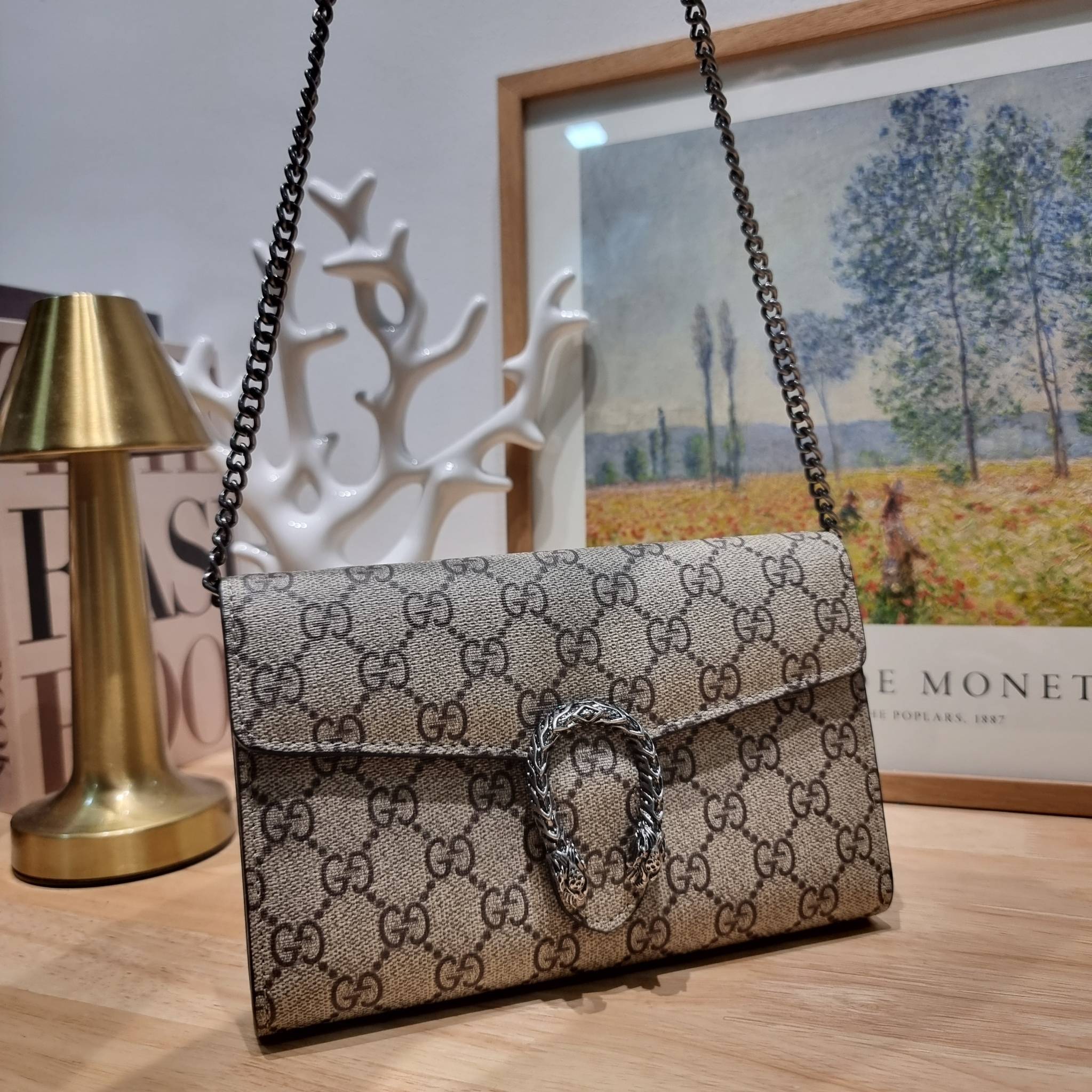 Dionysus GG Supreme chain wallet / Gucci woc dionysus chain bag พร้อมส่ง กระเป๋าสะพาย crossbody คลาสสิควินเทจ ดึงดูดและสะกดสายตาด้วยอะไหล่ดีเทลหรูรูปหัวสิงโต ถือเป็นคลัชท์ หรือสะพายก็อัพลุคหรูได้อีก