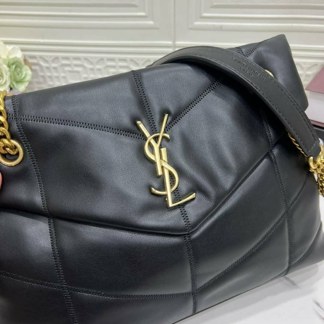 VIP 🥂 YVES SAINT LAURENT Loulou Puffer Small shoulder bag 12" / YSL Loulou Puffer quilted leather มามุงค่าา ใครเล็งใบนี้มาแล้วน้า งานหนังสวยสมการรอคอย มาแบบครบเซ็ทพร้อมถุงผ้าและกล่อง นอกจากจะซื้อมาใช้เองแล้ว ก็เหมาะซื้อเป็นของขวัญให้คนรู้จักเ