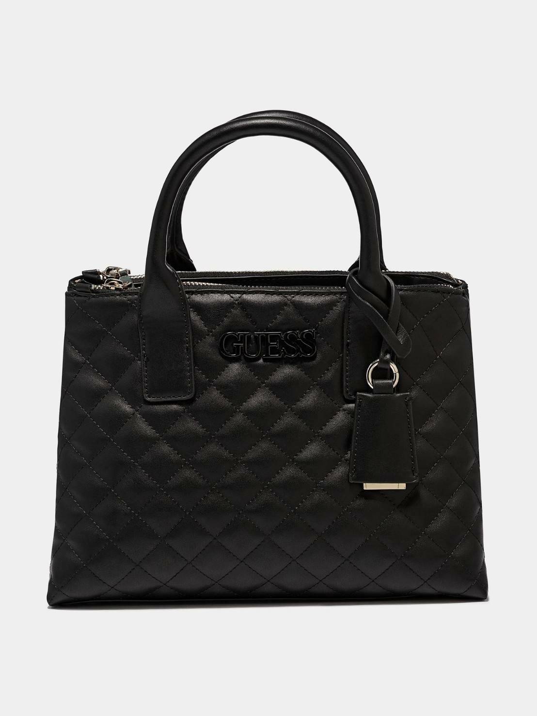 Guess Elliana Quilted-Look Handbag กระเป๋าสะพายรุ่นใหม่ล่าสุดจาก Guess factory วัสดุหนังนิ่มเรียบเดินเส้นลายตารางสวยดูดี ขนาดกำลังดี น้ำหนักเบา ด้านหน้าประดับโลโก้แบรนด์สวยโดดเด่น มีช่องใส่ของหลายช่อง เปิดปิดด้วยกระดุมแม่เหล็กและช่องซิป ภายในโล่งกว้างมีช่