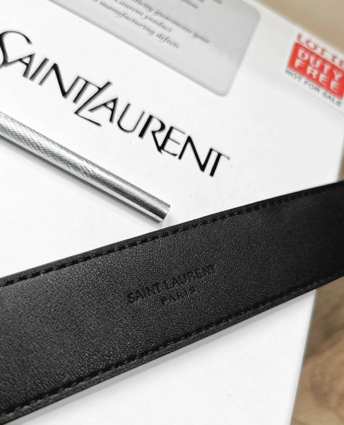 พรีเมี่ยมกิ๊ฟแท้ 100% 】YSL YVES SAINT LAURENT 3D LOGO Leather Belt VIP Gift With Purchase (GWP) เข็มขัดหนังแท้ดีไซน์สวยสุดคลาสสิคพรีเมี่ยมกิ๊ฟ Limited Edition จาก YSL YVES SAINT LAURENT DutyFree โดดเด่นที่หัวเข็มขัด3Dโลโก้แบรนด์สีทองสายเข็มขัดหนังแท้
