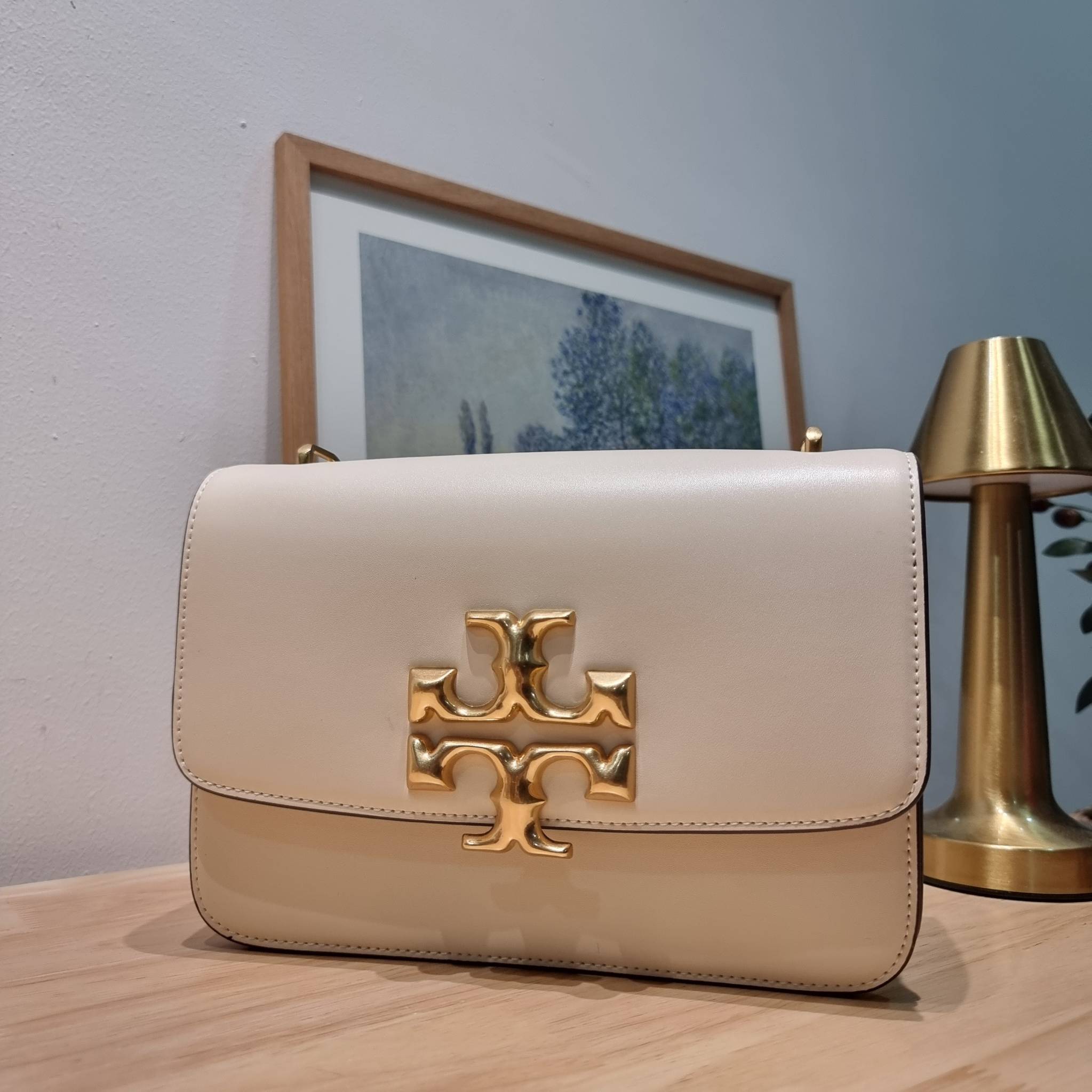 Tory Burch Bag / TORY BURCH ELEANOR CONVERTIBLE SHOULDER BAG รุ่นยอดนิยม กับไซส์ใหม่ ใหญ่จุคุ้ม! กระเป๋าสะพายข้าง ดีไซน์อยู่ทรง เรียบหรู! ผู้ดีกว่าใคร เปิด-ปิดด้วยแถบแม่เหล็ก