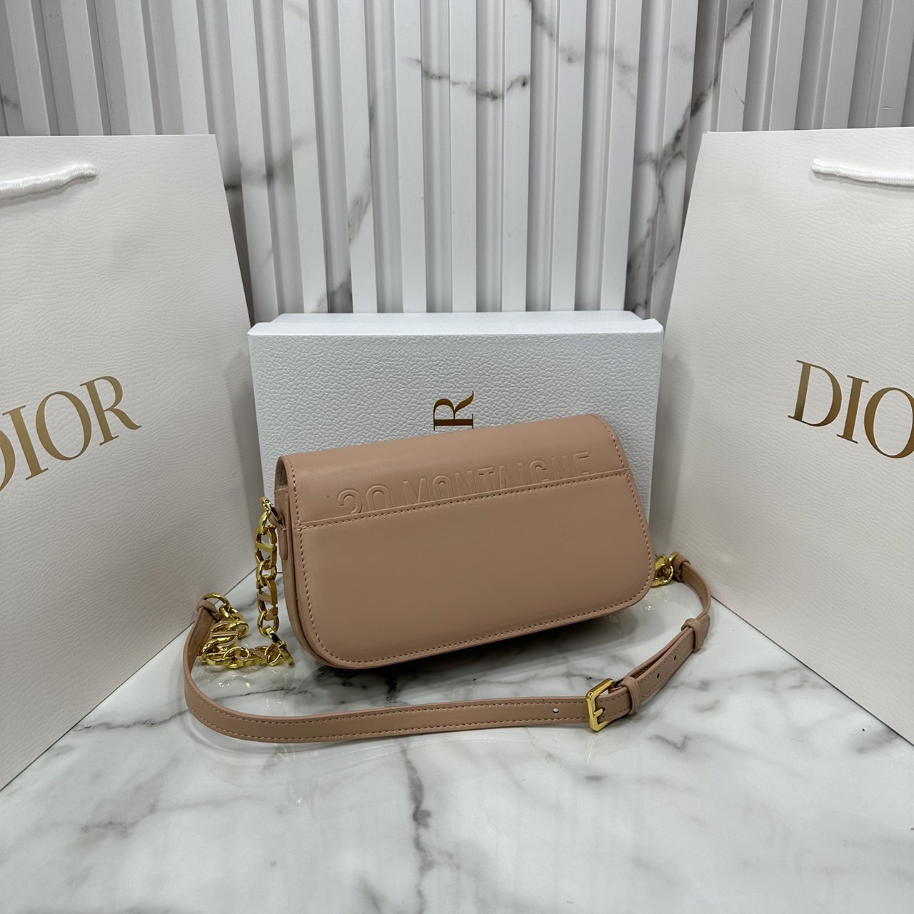 DIOR 30 Montaigne Avenue Bag Box Leather Bag กระเป๋าสะพายรูปดีไซน์สุดคลาสสิกและสง่างาม หรูหราตามเอกลักษณ์แบรนด์ เกรดท็อปไฮเอน 1:1 ใช้งานต่างประเทศได้