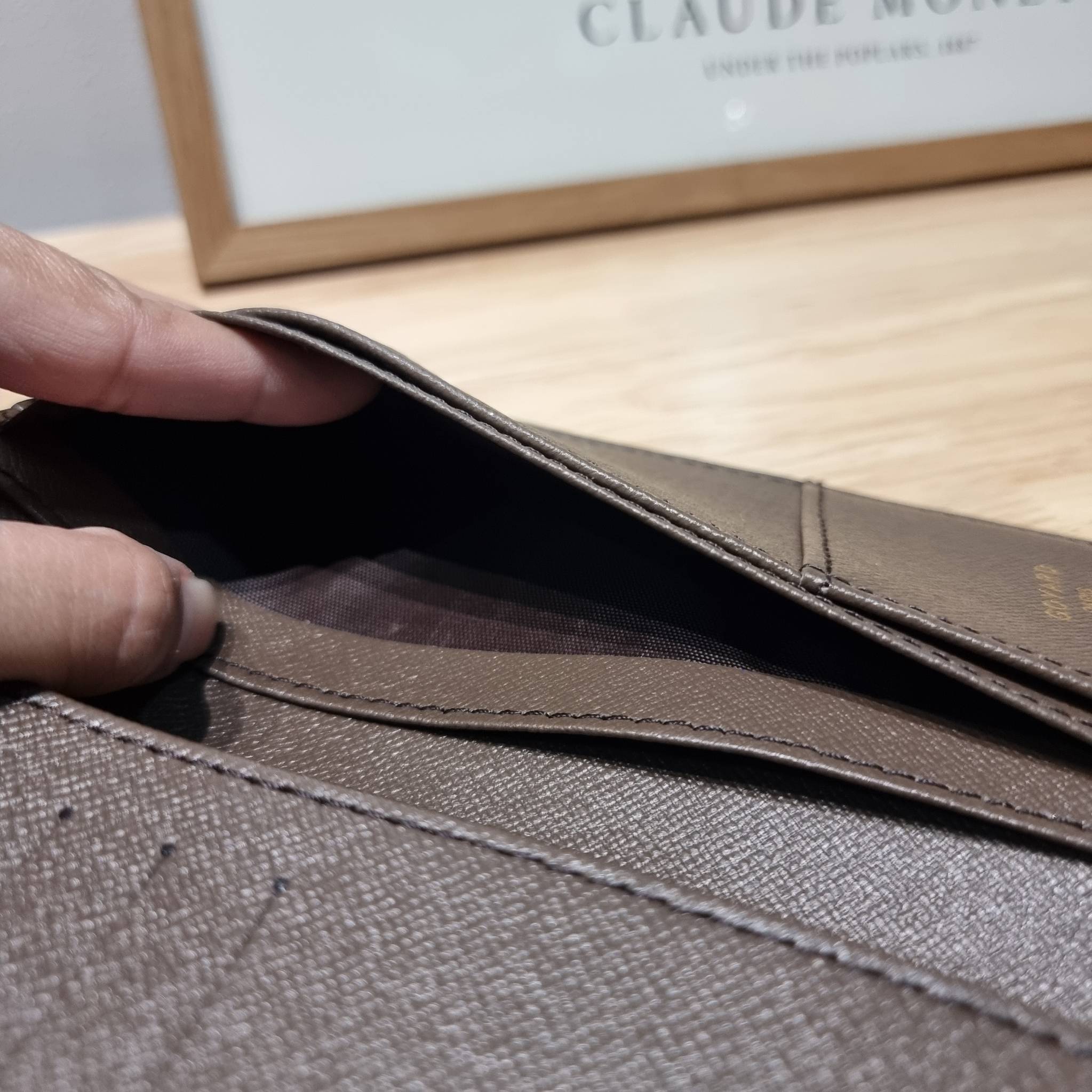 Goyard Bi Fold Long Wallet / GOYARD FLAP WALLET / Goyard Long Wallet กระเป๋าสตางค์ใบยาว รุ่น unisex ที่ใช้ได้ทั้งหนุ่มๆและสาวๆ ไอเท็มนี้ตอบโจทย์สำหรับคนที่ชอบเก็บบัตรเยอะๆ