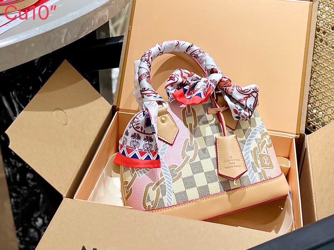 LV Alma BB Damier Azur Canvas Handbags New Spring Collection – Nautical กระเป๋าทรงโดมสุดฮิต เป็นหนึ่งคอลใหม่ที่มอบสีสันสดใสรับ summer ได้ดี ที่สาวๆตามหา สวยสะพายขับผิว อัพลุคไฮน์ที่สุด