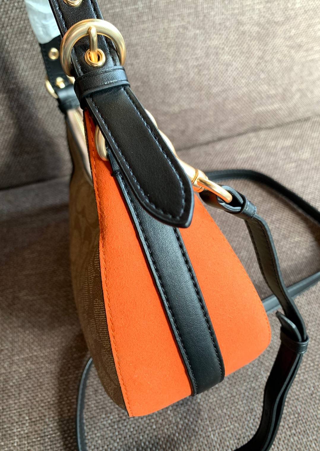 COACH KLEO HOBO BAG ((C7257//C6809//C6807)) พร้อมส่ง คุณภาพเกินเบอร์เลยจ้าา จำนวนจำกัด! กระเป๋าคล้องไหล่หรือสะพายข้างได้ Hobo รุ่นใหม่ล่าสุด ดีไซด์รูปทรงให้ดูเรียลขึ้น หนังแท้นิ่มสวย เปิดปิดกระเป๋าแบบซิปมีหนังห้อยลงมา ภายในกระเป๋าสามารถใส่กระเป๋าเงินใบยาว