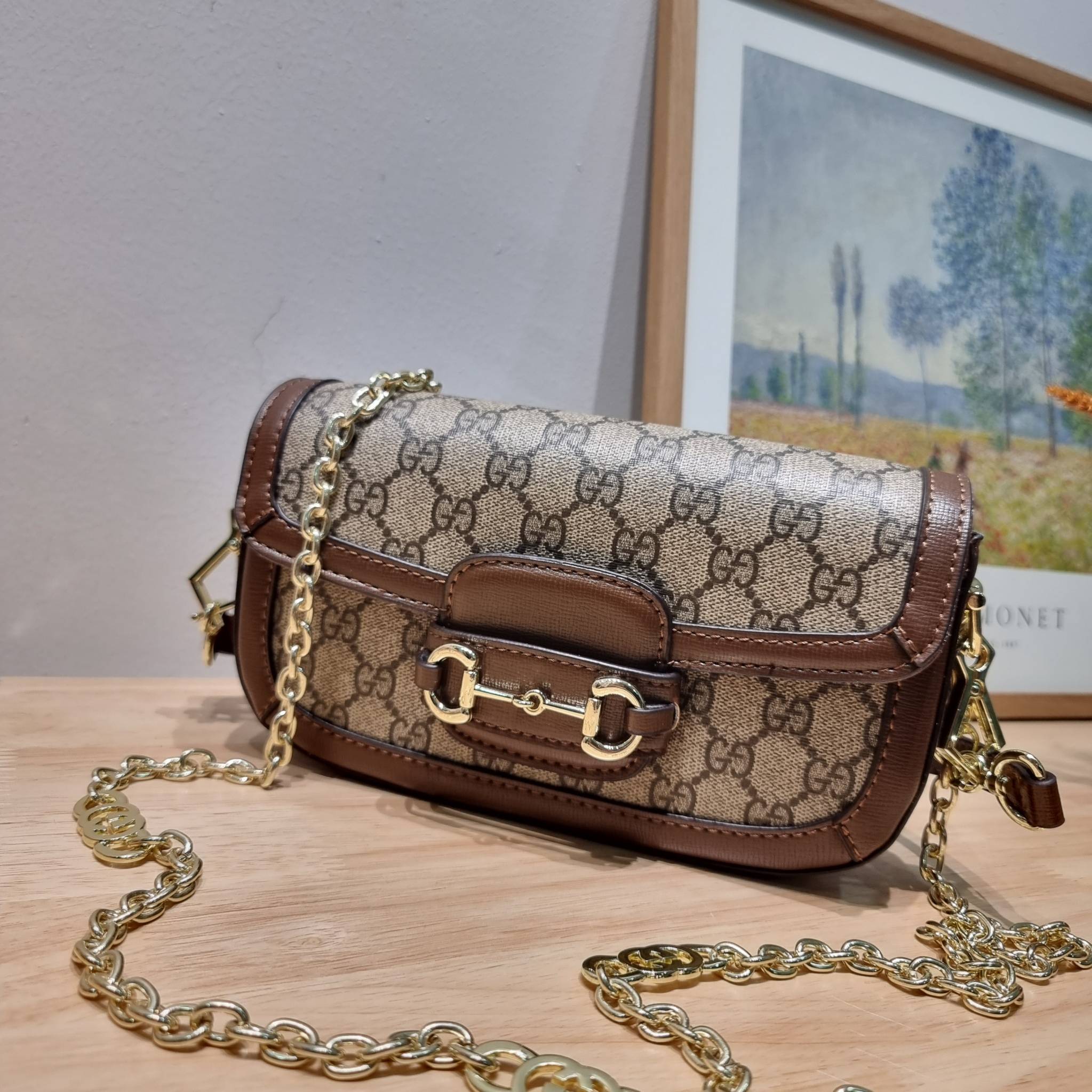 GUCCI Horsebit 1955 shoulder bag / GC STRAP MINI SHOULDER BAG กระเป๋าสะพายไหล่/สะพายข้าง ทรงคลาสสิค ไซส์ใหม่ ตอบโจทย์คนที่ไม่ชอบความใหญ่โต น้องจัดให้ไปเลย!!