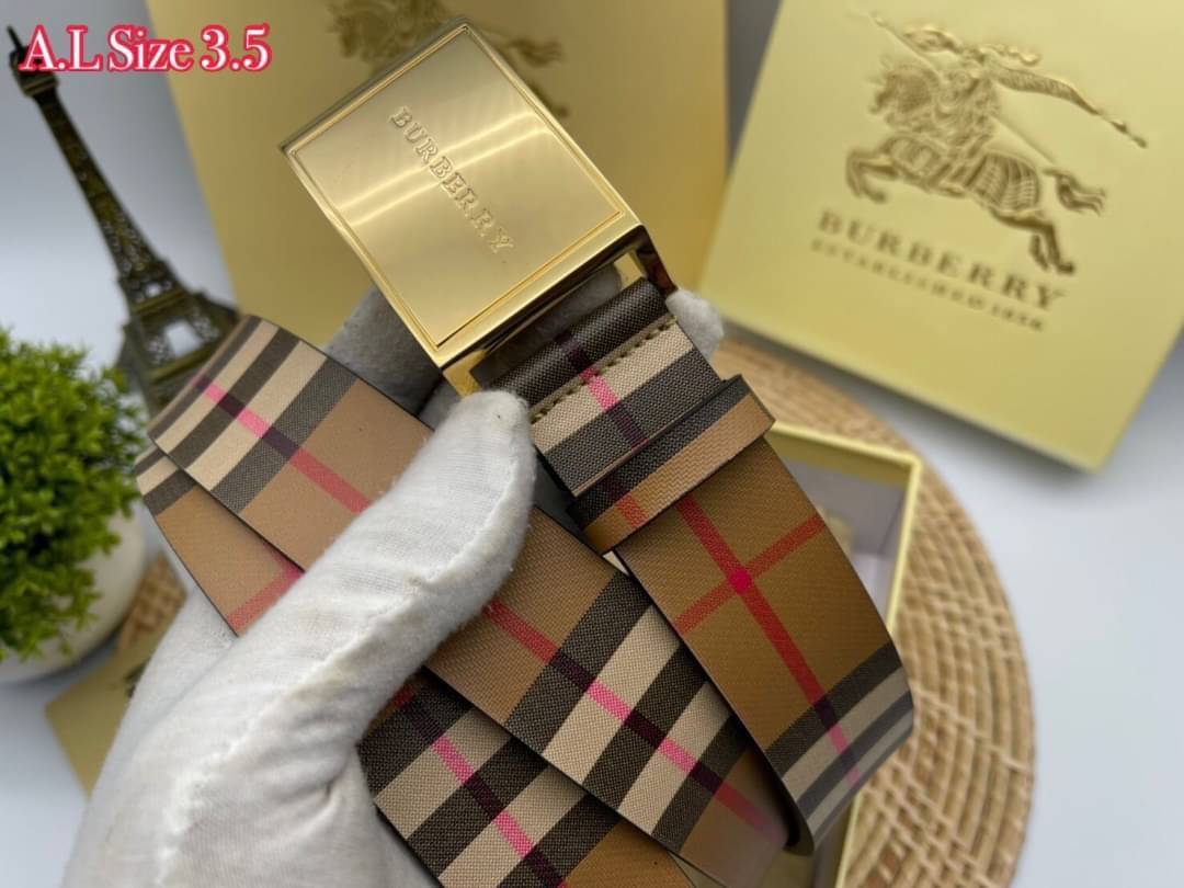 BURBERRY BELT LEATER 3.5cm เข็มขัดเบอร์เบอรี่ เกรดออริจินอลหนังแท้ ใช้งานง่าย เป็น everyday look ได้เลยค่ะ ภาพสินค้าถ่ายจากงานขายจริง ใช้งานต่างประเทศได้