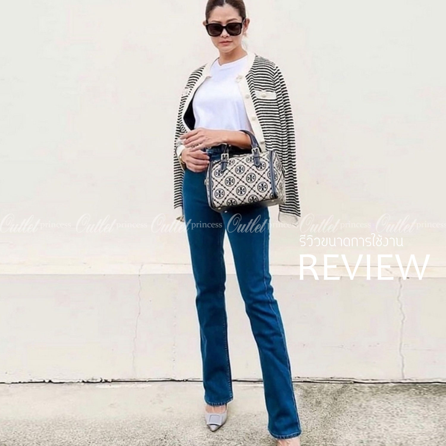 Large: Tory burch T Monograme Jacquaed Duffle เป็นทรงกระเป๋าที่มีความฮอตฮิตตลอดกาล ด้วยรูปทรงคลาสสิคและเหมาะใช้งานเข้ากับทุกสถานการณ์ ไม่ว่าจะเป็นกระเป๋าสะพายไหล่ เพิ่มความคล่องตัวและเข้าได้กับทุกลุค ไม่ว่าจะเป็นวันสบายๆ หรือวันที่ต้องออกไปทำกิจกรรมลุยๆ ห