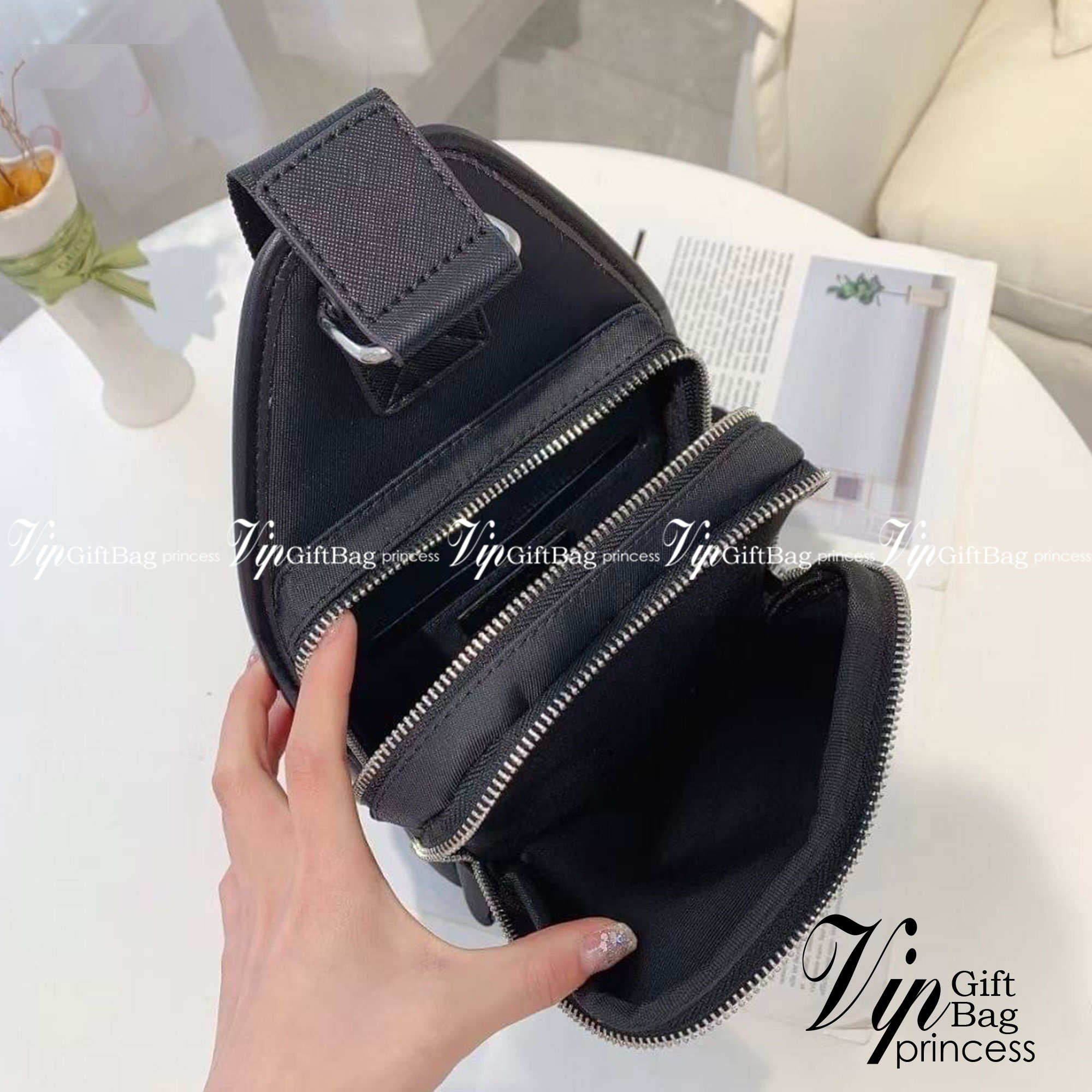 PRADA Double Zipper Belt Bag / PRADA nylon mini sling backpack / Prada Chest Bag กระเป๋าคาดอกไนลอนเนื้อดี คลาสสิก สุดเท่ห์😎 มาแล้วคร้าหนุ่มๆ รุ่นหายากจัดมาให้พร้อมเสริฟแล้วน้า กระเป๋าคาดอก หล่อไม่ซ้ำแบบใคร 2 ซิป แบ่งสัดส่วน ใช้งานง่าย