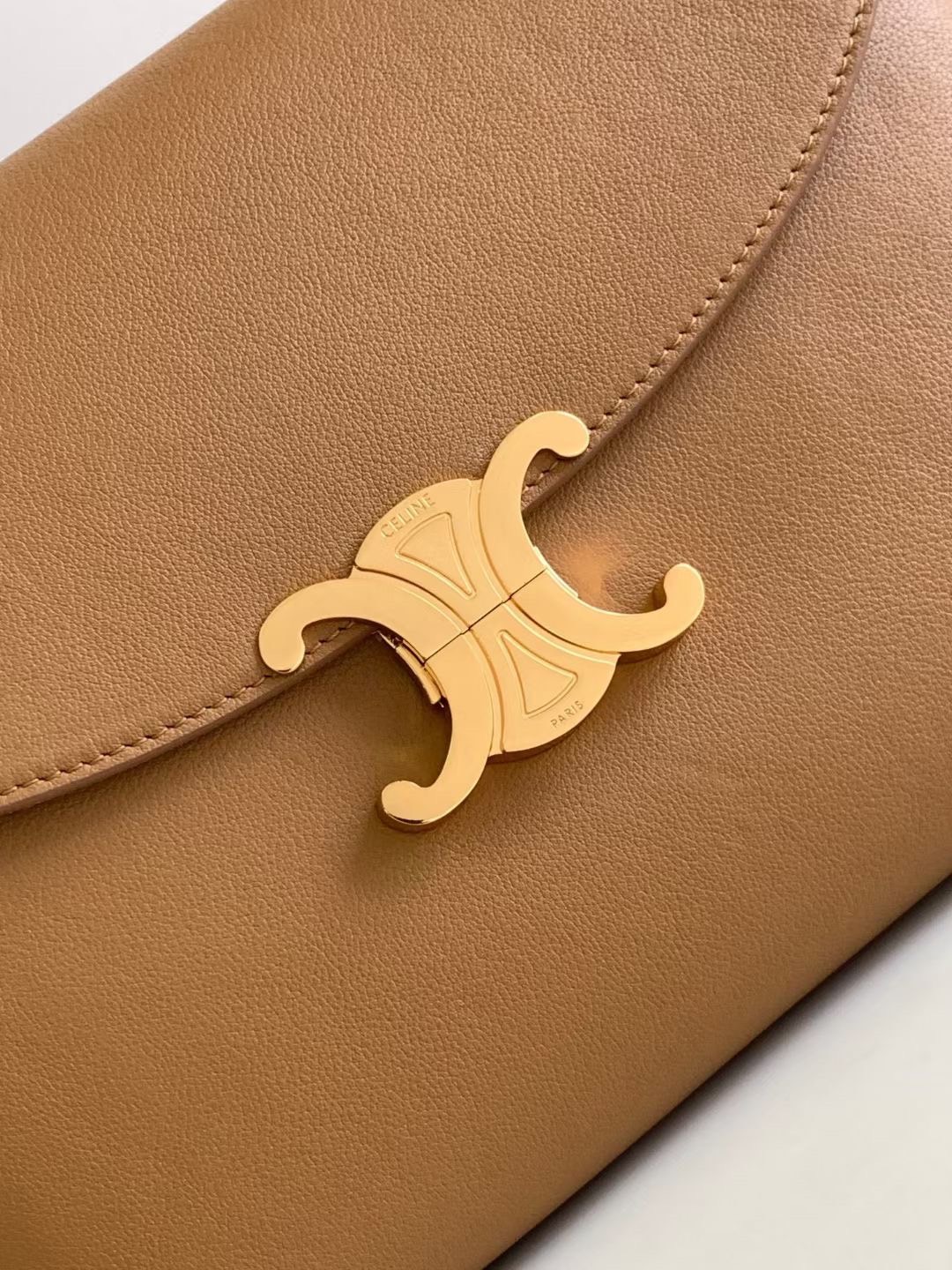 MEDIUM CELINE NINO BAG IN SUPPLE กระเป๋าสะพายหูจับในตัว แบรนด์หรู ดีไซส์คล่องตัว เกรดออริ สลับแท้ 1:1 ใช้งานต่างประเทศได้