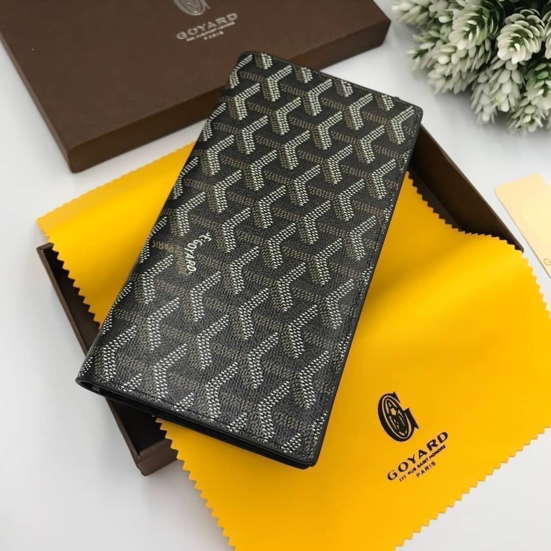 VIP 】หนังแท้ GOYARD LONG WALLET กระเป๋าสตางค์ใบยาว รุ่นตามหา มาเท่าไหร่ไม่เคยพอเลยค่า เป็นรุ่นคลาสสิกที่หยิบมาใช้งานได้บ่อยที่สุด งานหนังแท้ทั้งใบสวยมากนะคะ ใช้ทนทานได้นานเลยค่ะ ภาพสินค้าถ่ายจากงานขายจริง พร้อมส่งที่ไทยราคาสุดคุ้มห้ามพลาดค่ะ!