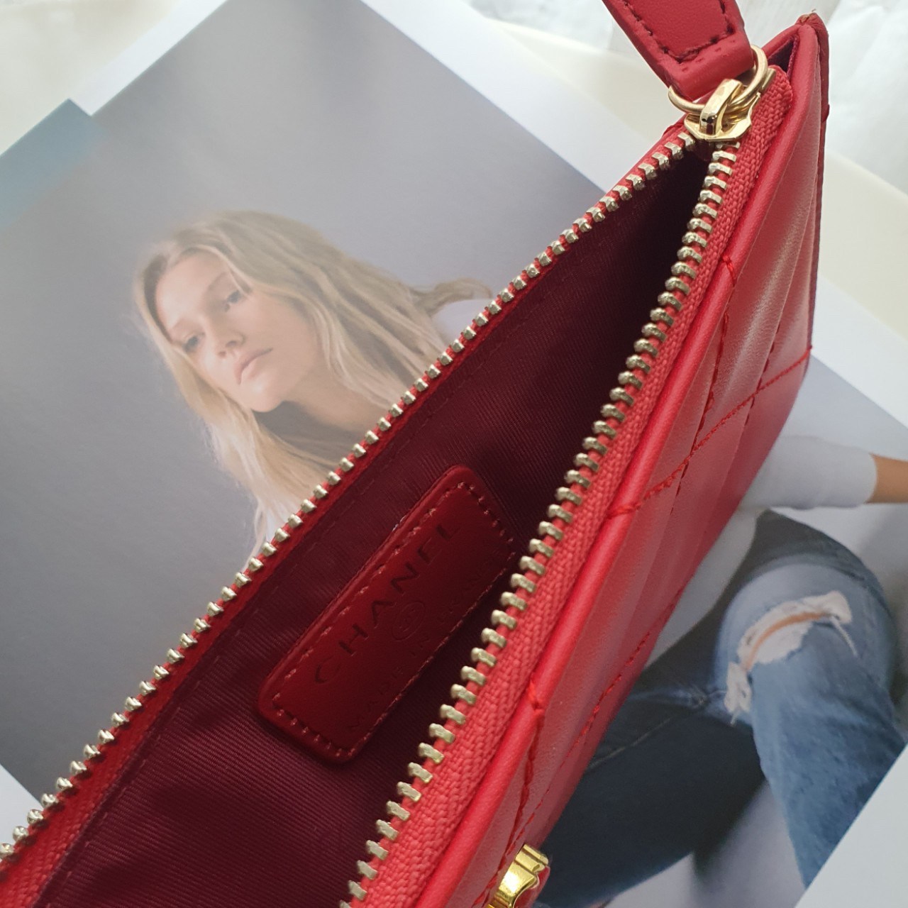 CHANEL LONG WALLET CARD PHONE HOLDER พร้อมส่งครบ 3 สี ❤️🖤🤍 พร้อมส่งที่ไทยค่าา กระเป๋าสตางค์รับทรัพย์ แนะนำรุ่นนี้เลยคะ งานพรีเมี่ยมกิ้ฟท์จากเค้าเตอร์ต่างประเทศ กระเป๋าสตางค์ทรงสวย สะดุดตา หนังสัมผัสลายด้าน จากแบรนด์ 𝗖 Ǖ