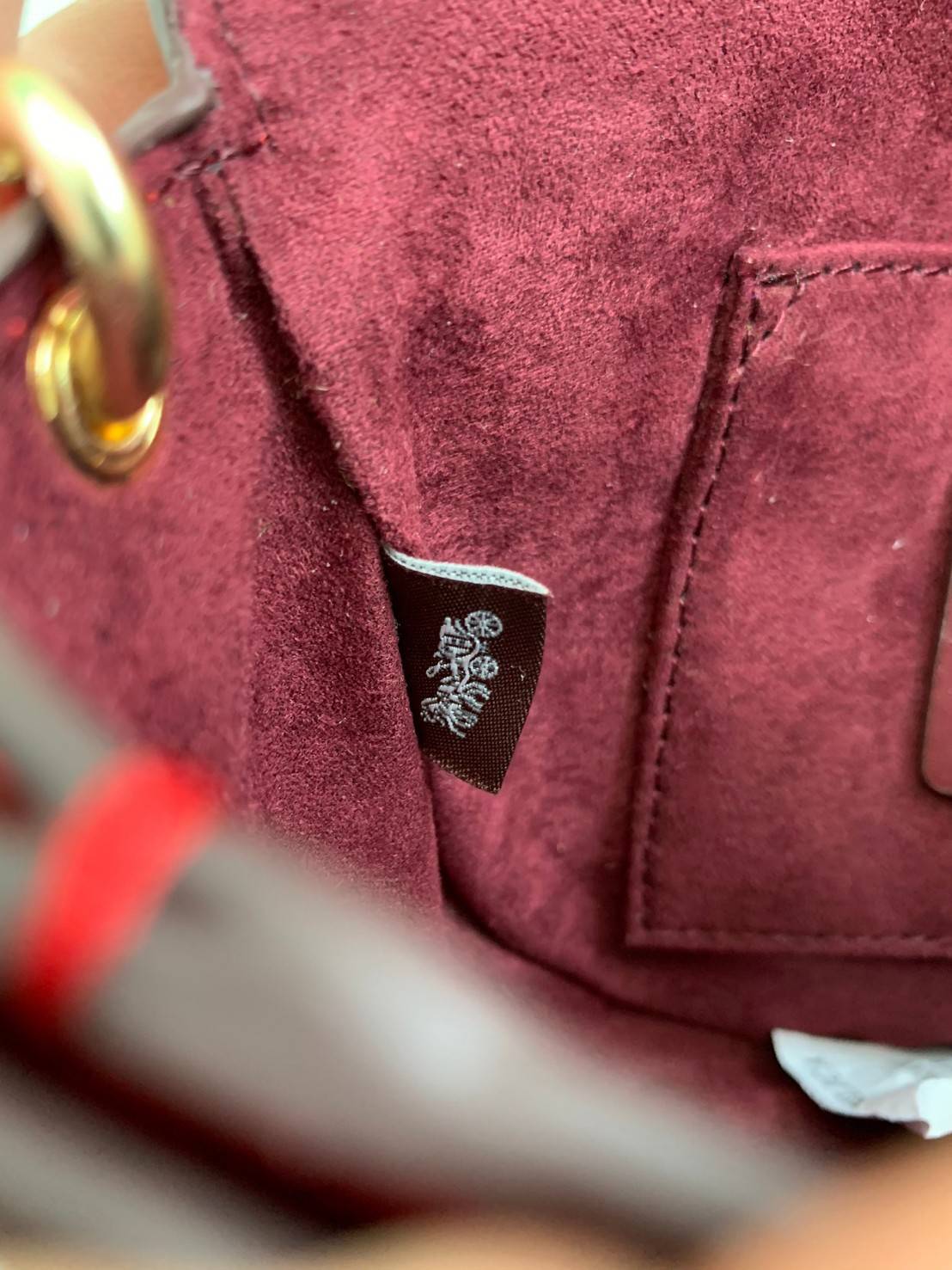 พร้อมส่งที่ไทยครบทั้ง6สีค่ะ 😘 Coach Ellen Crossbody In Signature ((C1432)) กระเป๋าทรงฮาฟมูนรูปทรงคลาสสิก ออกแบบให้มีลักษณะโค้งมน ไม่ดูเป็นทรงแข็งจนเกินไป ดีไซน์และสีของกระเป๋ายังเรียบง่าย เข้าได้กับทุกชุด สะพายครอสบอดี้ร์//สะพายข้าง หรือถือแบบคลัท