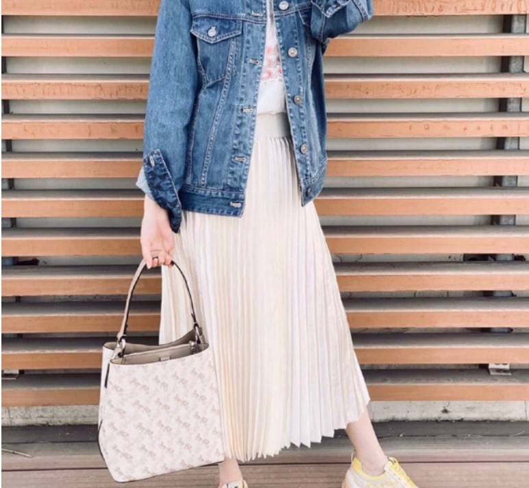 COACH TOWN BUCKET BAG WITH HORSE AND CARRIAGE PRINT ((2081-236)) 🔺กลับมาแล้ว ตามคำเรียกร้องค่ะ! กระเป๋าคล้องไหล่//สะพายข้างได้ วัสดุ pvc อย่างดี หนังนิ่มป่องพองตัวสวยงาม ลายรถม้าทั้งใบค่ะ ภายในกระเป๋าแบ่งเป็น2ช่องหลัก เปิดปิดแบบกระดุมแม่เหล็ก ภายใ