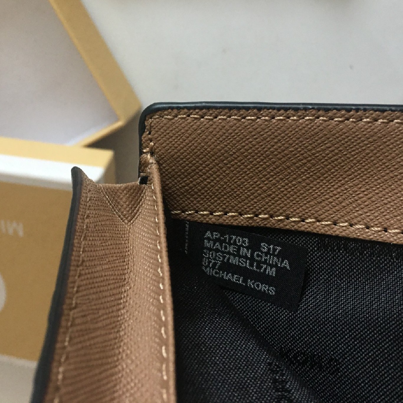 MICHEAL KORS SMALL WALLET กระเป๋าสตางค์สุดคลาสสิค ขนาดกระทัดรัดเหมาะกับการพกพา