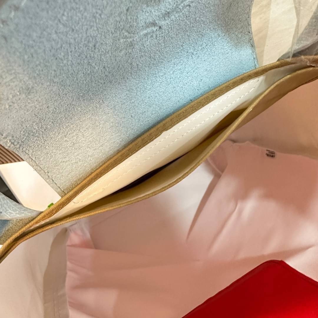 LONGCHAMP LE PLIAGE RE-PLAY TOP HANDLE BAG สินค้ารุ่นลิมิเต็ด collection สุดปัง ซื้อใบเดียวเหมือนได้2 ใบ กระเป๋าสะพายแนวตั้งที่กว้างขวาง มีเอกลักษณ์เฉพาะตัวแต่มีดีไซน์ที่น่าดึงดูด