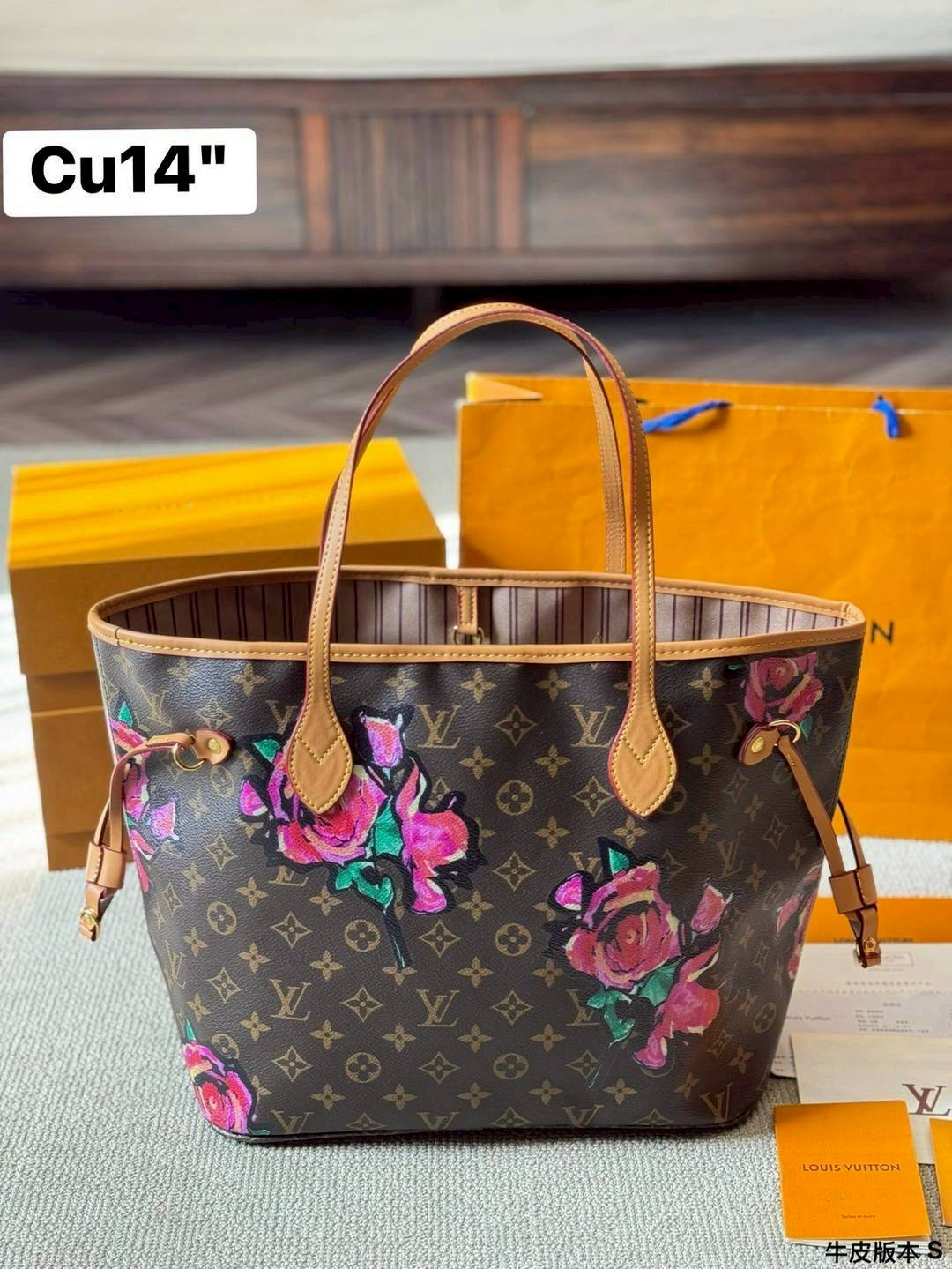 LV Stephen Sprouse Neverfull MM Tote Bag กระเป๋าสะพายทรงโท้ท สีสันโดดเด่นดอกไม้วินเทจไม่ซ้ำใคร แต่งแต้มลงบนกระเป๋าสร้างดีเทลให้ดูมีมูลค่าเพิ่มขึ้น อัพลุคได้เลย