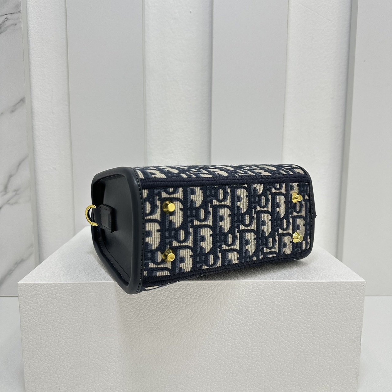 DIOR SMALL BOSTON BAG Blue Oblique Embroidery / DIOR Box Bag กระเป๋าสะพายทรงกล่อง New for Winter 2023 คอลผู้ดี สวยหรู ตอบโจทย์และแมทช์ได้กับทุกลุคทุกสไตล์