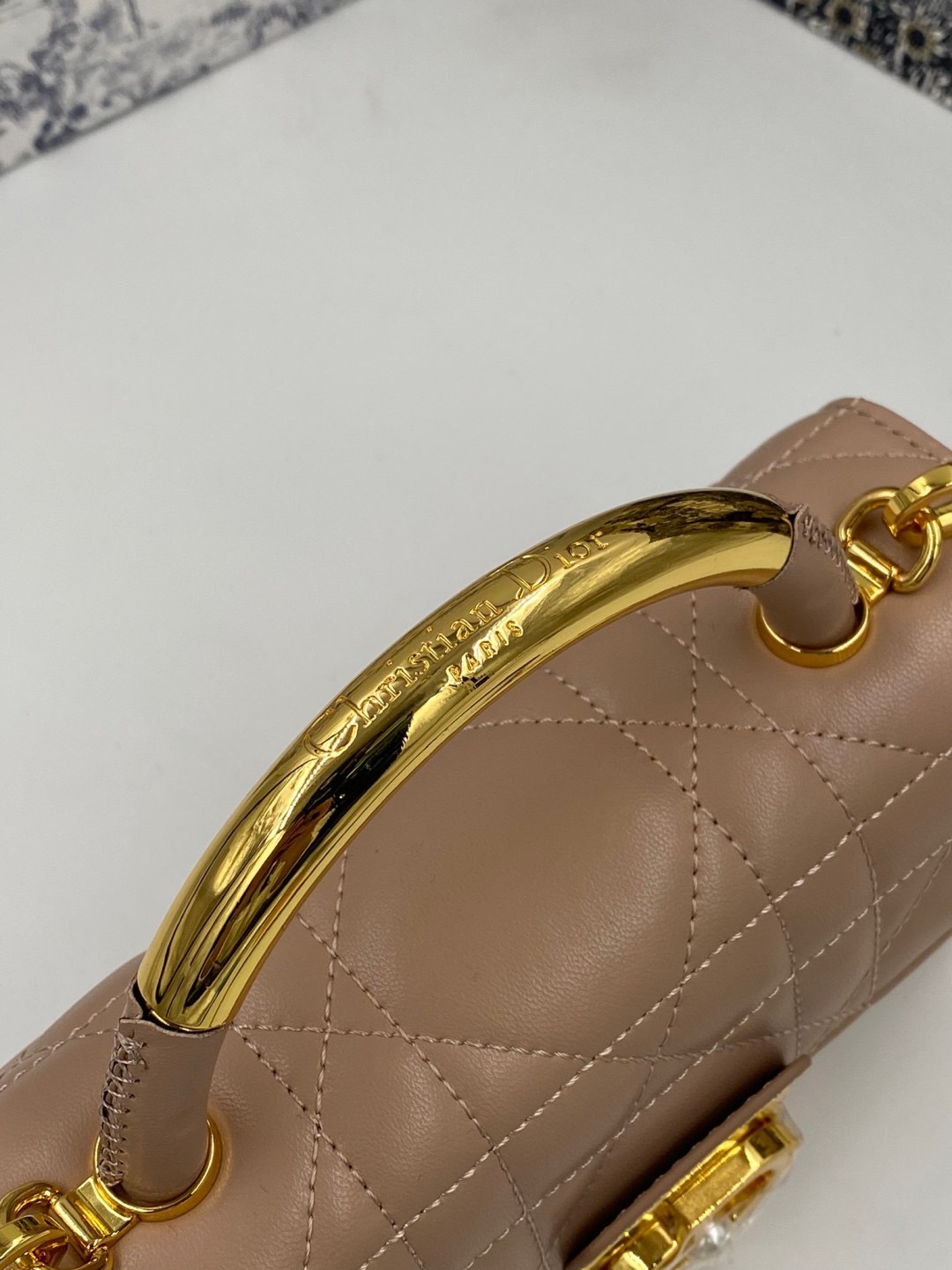 Mini Dior Ange Bag Macrocannage CD clasp with white resin pearl กระเป๋าถือพร้อมสายสะพาย ประดับตัวล็อคมุก สวยงามเหนือกาลเวลา เกรดออริ 1:1 ใช้งานต่างประเทศได้