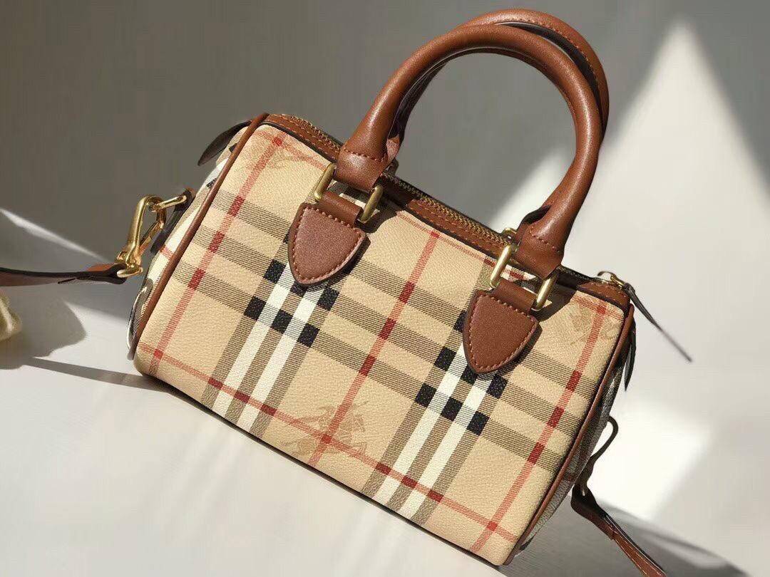 Burberry bag Crossbody Bag Vip Gift with Purchase (GWP) พรีเมี่ยมกิ๊ฟ Limited Edition จาก BURBERRY PERFUME