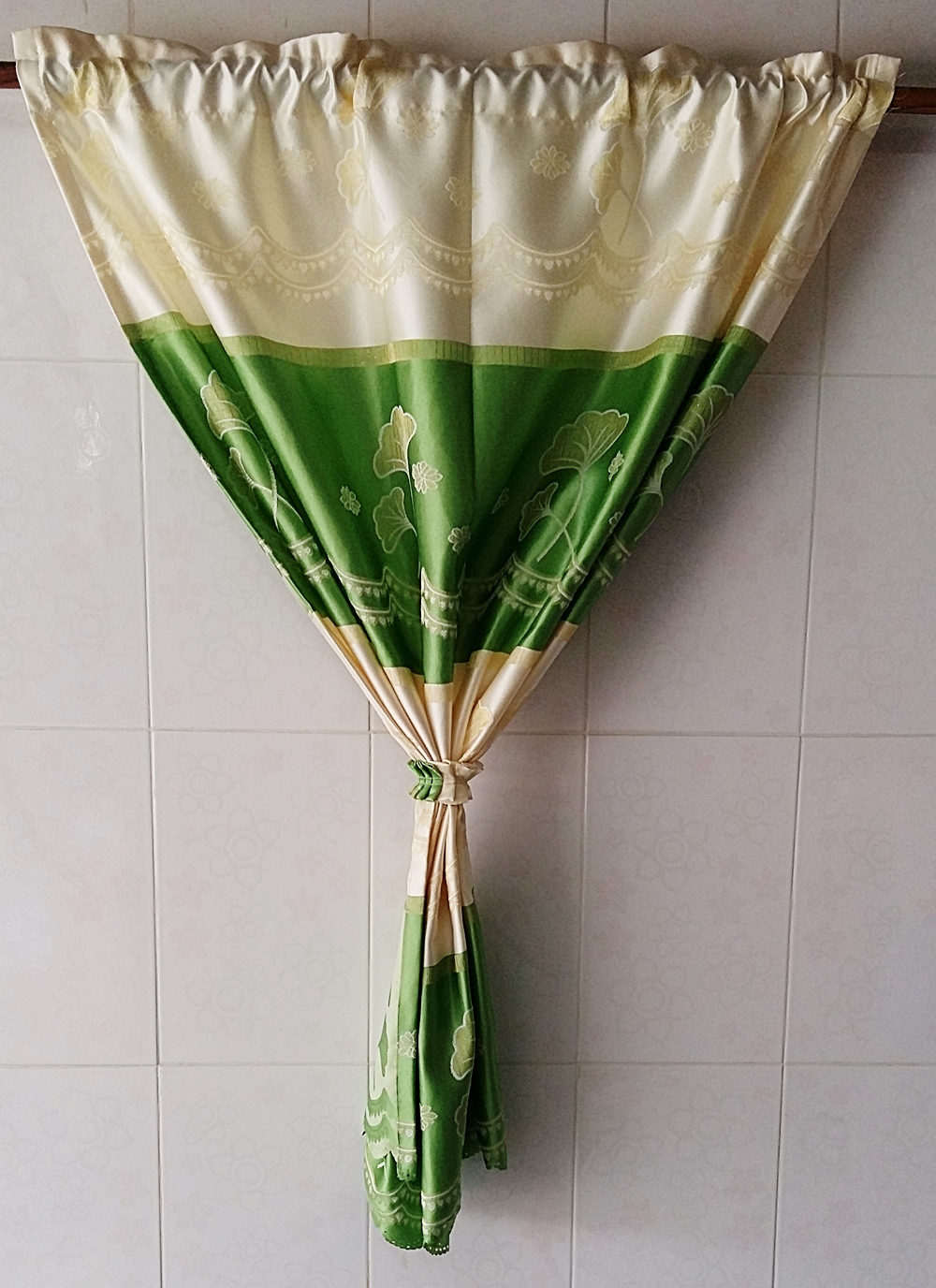 ผ้าม่านหน้าต่างแบบสอด ลายใบไม้ สีเขียว
