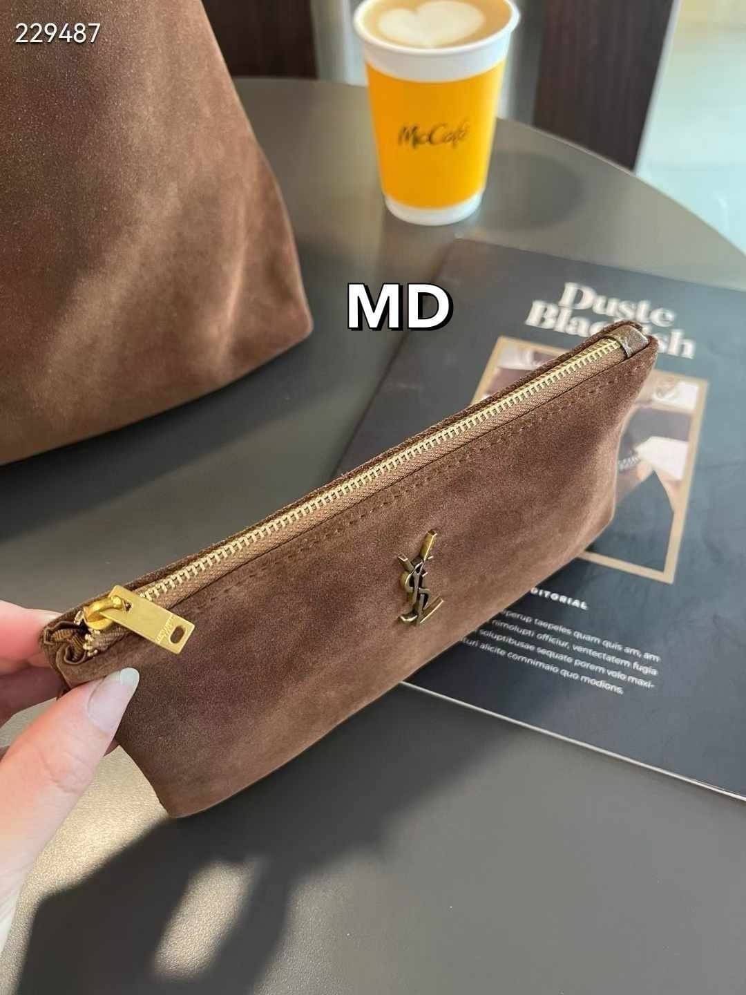 YSL Hobo Leather Bag / YSL Hobo Suede Bag กระเป๋าสะพายทรงโท้ทใบใหญ่รุ่นใหม่ หูจับในตัวใช้งานง่ายจุของได้เยอะ งานหนังเรียบและงานหนังกลับสีน้ำตาล ดีไซน์เรียบแต่หรู