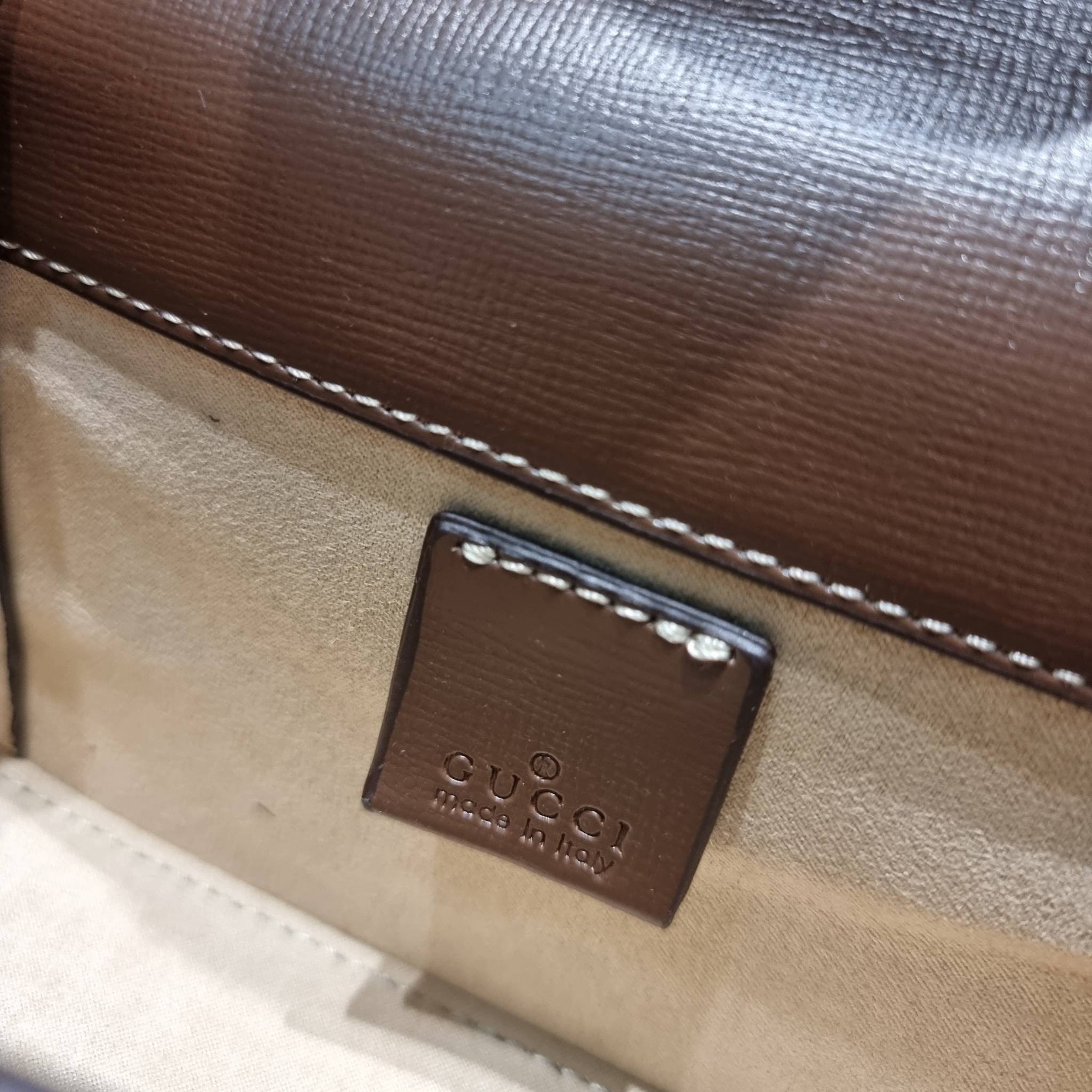 Set 3 ชิ้น Gucci Horsebit 1955 Mini Bag / GG crossbody horizon mini bag box set ชวนสะสม ใครมองหาของขวัญอยู่ เซ็ทนี้จัดว่าเลิศมาก! กับการจับเอารุ่นยอดฮิต มามิกซ์รวมกับไอเท็มสุดคุ้มของมันต้องมี!! จัดเรียงให้อยู่ในกล่อง box set ลิมิเต็ด ที่มีทั้งแว่นตา gentl